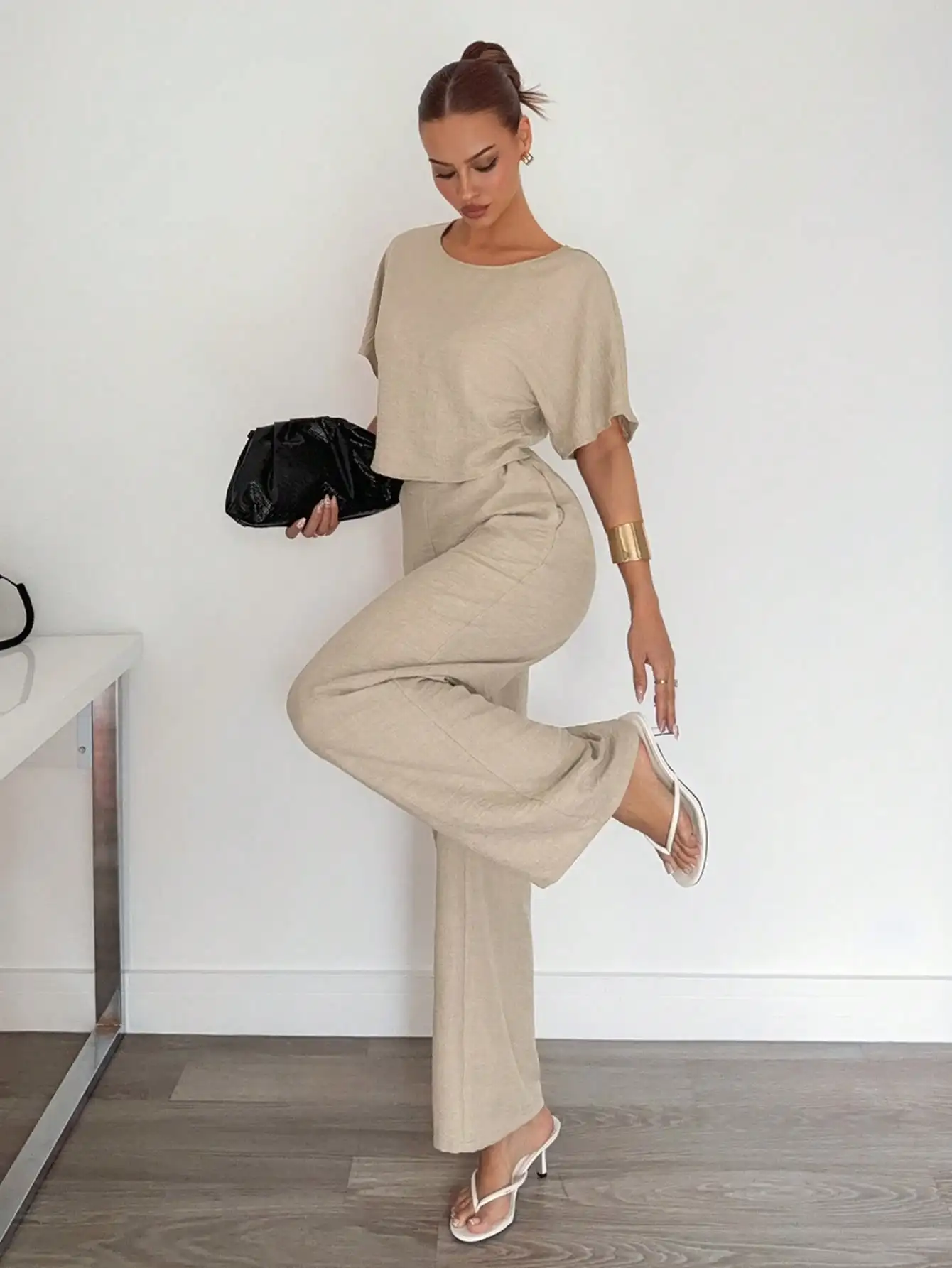 베이지색 2피스 캐주얼 세트: 여름철 업무 또는 휴식을 위한 반팔 상의 & 와이드 레그 팬츠