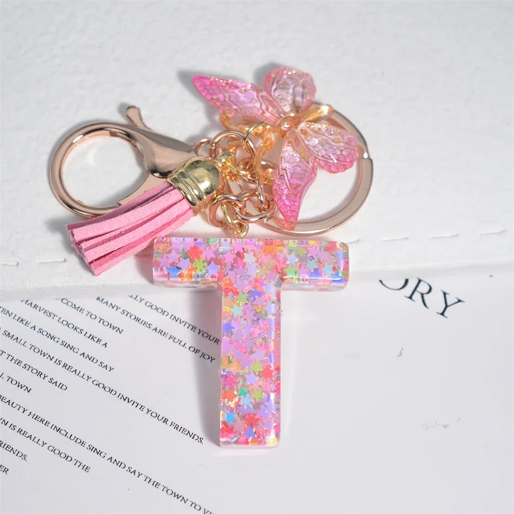 Porte-clés pendentif lettre initiale pour femme, pompon, papillon rose, porte-clés mignon, portefeuille de voiture, sacs à main, ornements de sac à dos