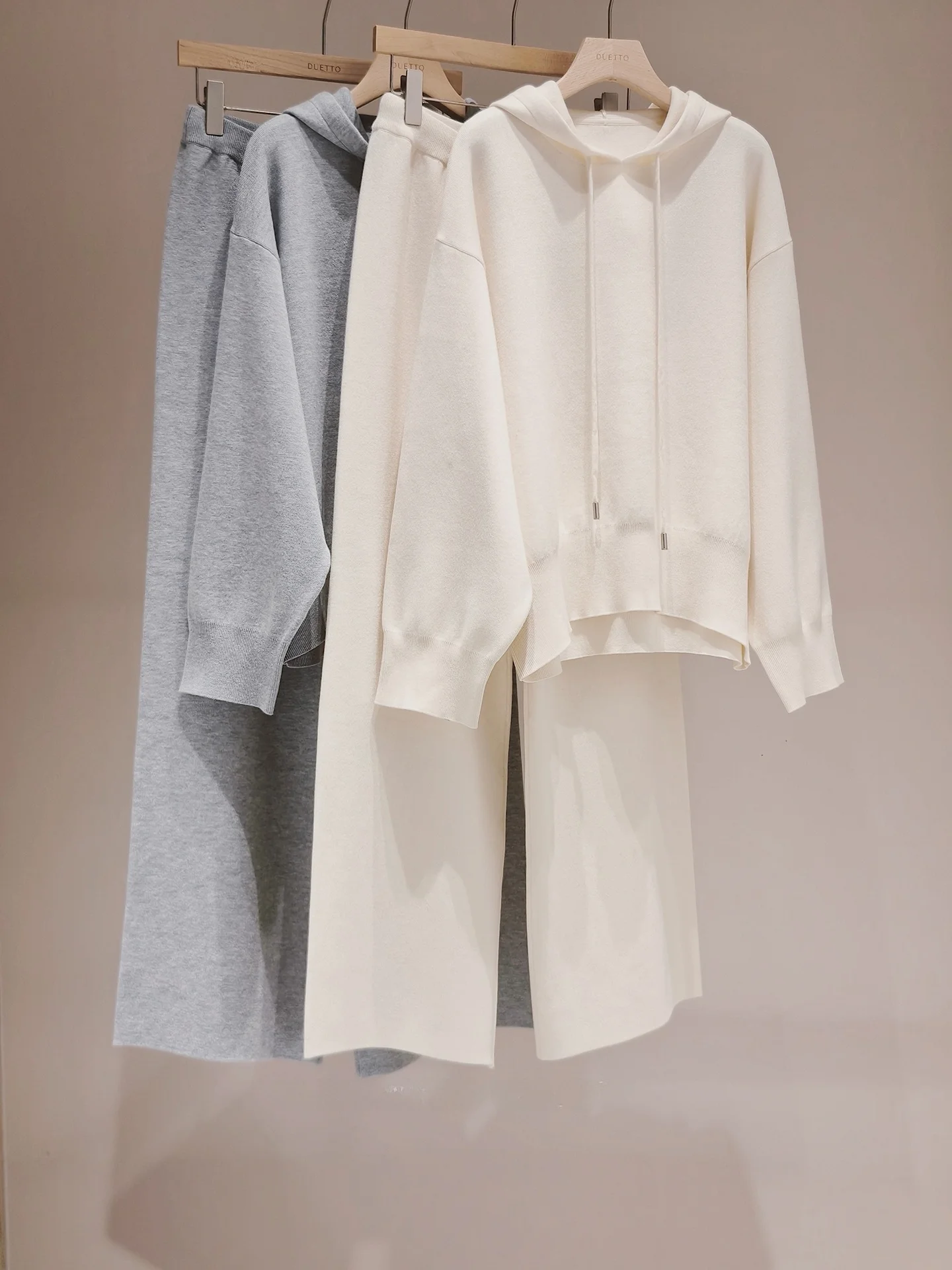 

Комплект Duetto Slow Living: Двусторонний вязаный худи и брюки из смесового хлопка, 4 цвета, комфортный, дышащий, свободный крой, модный комплект