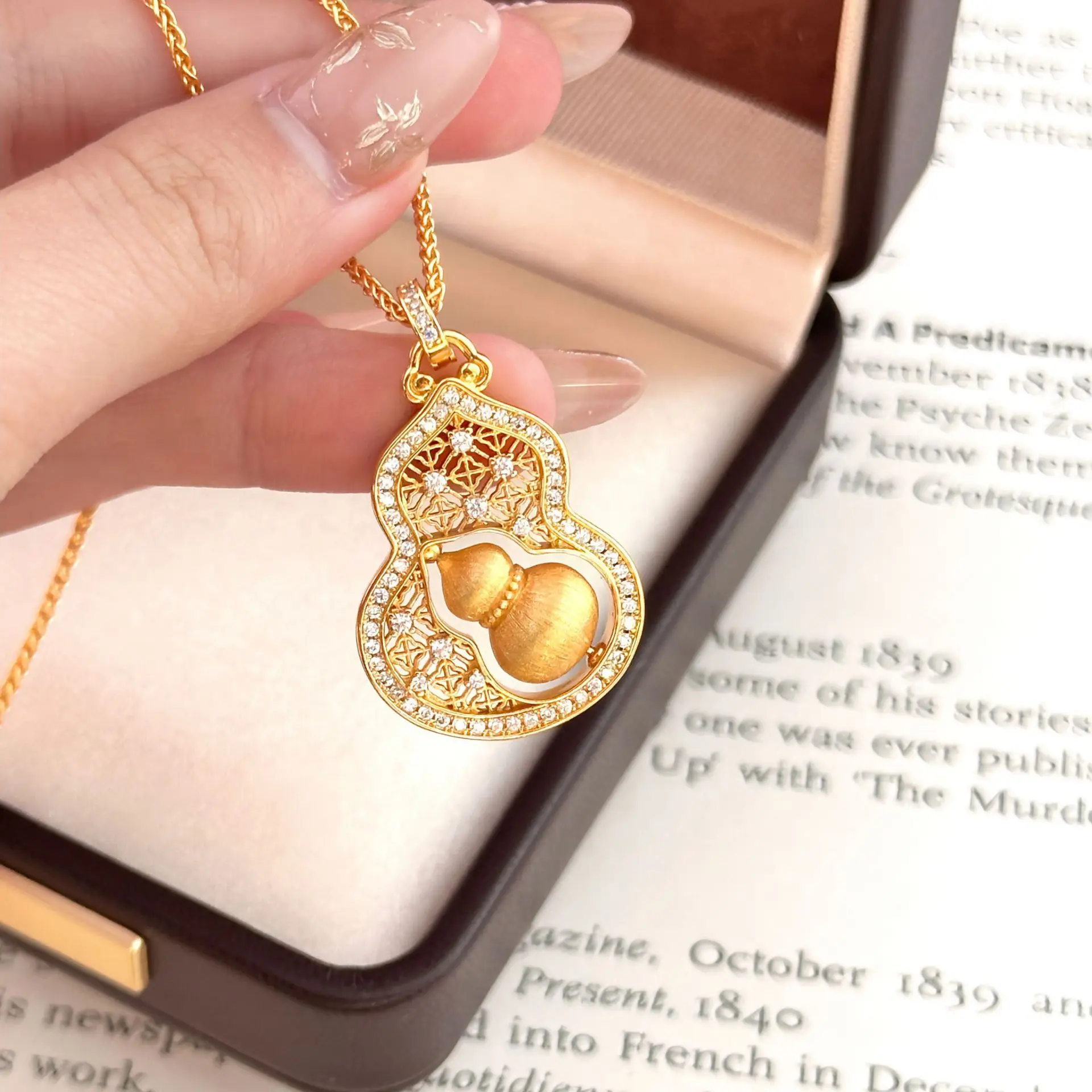 2026 Chinese Style Gourd Pendant Clavicle Necklace Gold Brushed Inlaid Zircon Light Luxury Delicate Fashion Jewelry For Women