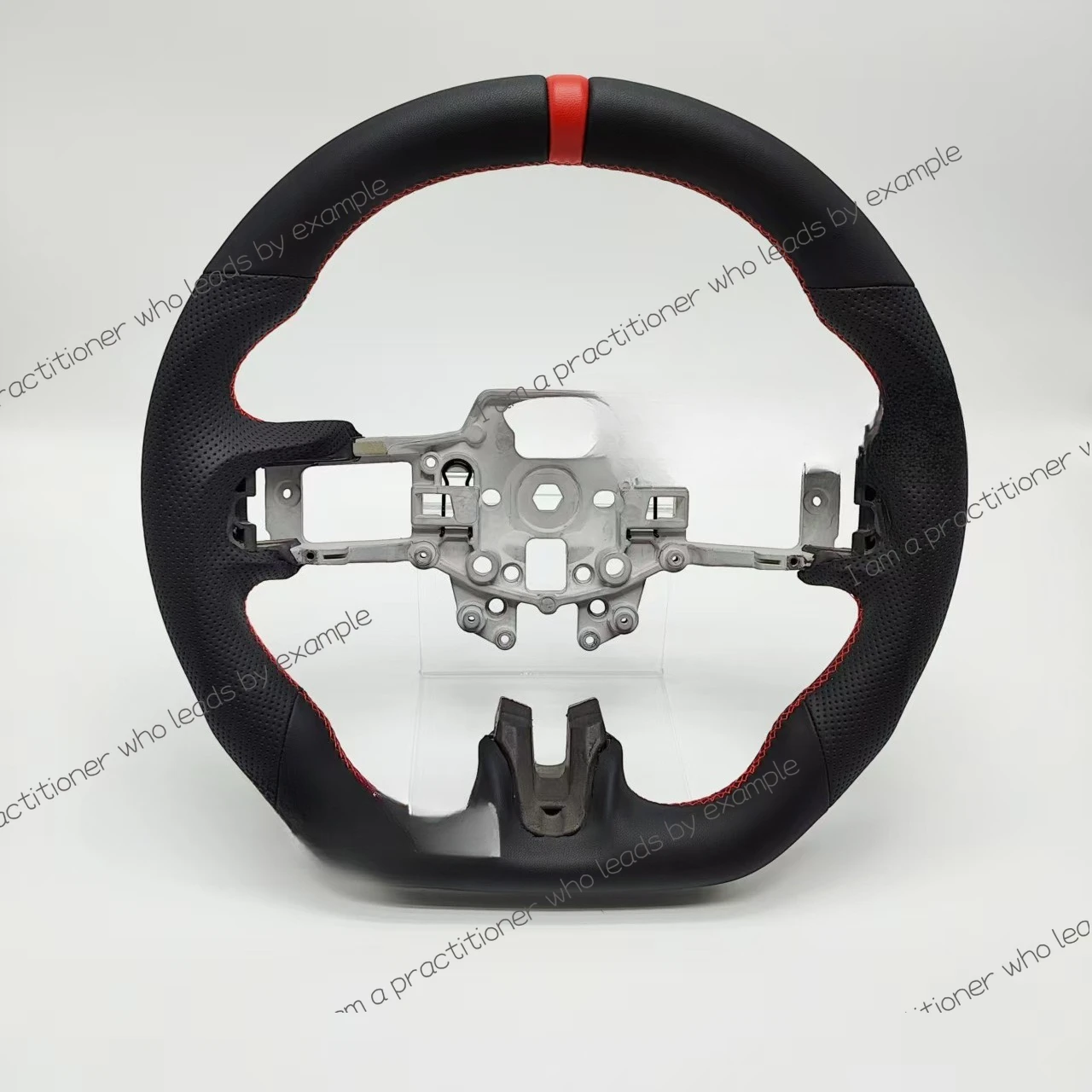 

Подходит для Ford Mustang 18-21 с цельнокожаным автомобильным рулевым колесом, модернизированным салоном 15-17, аксессуарами