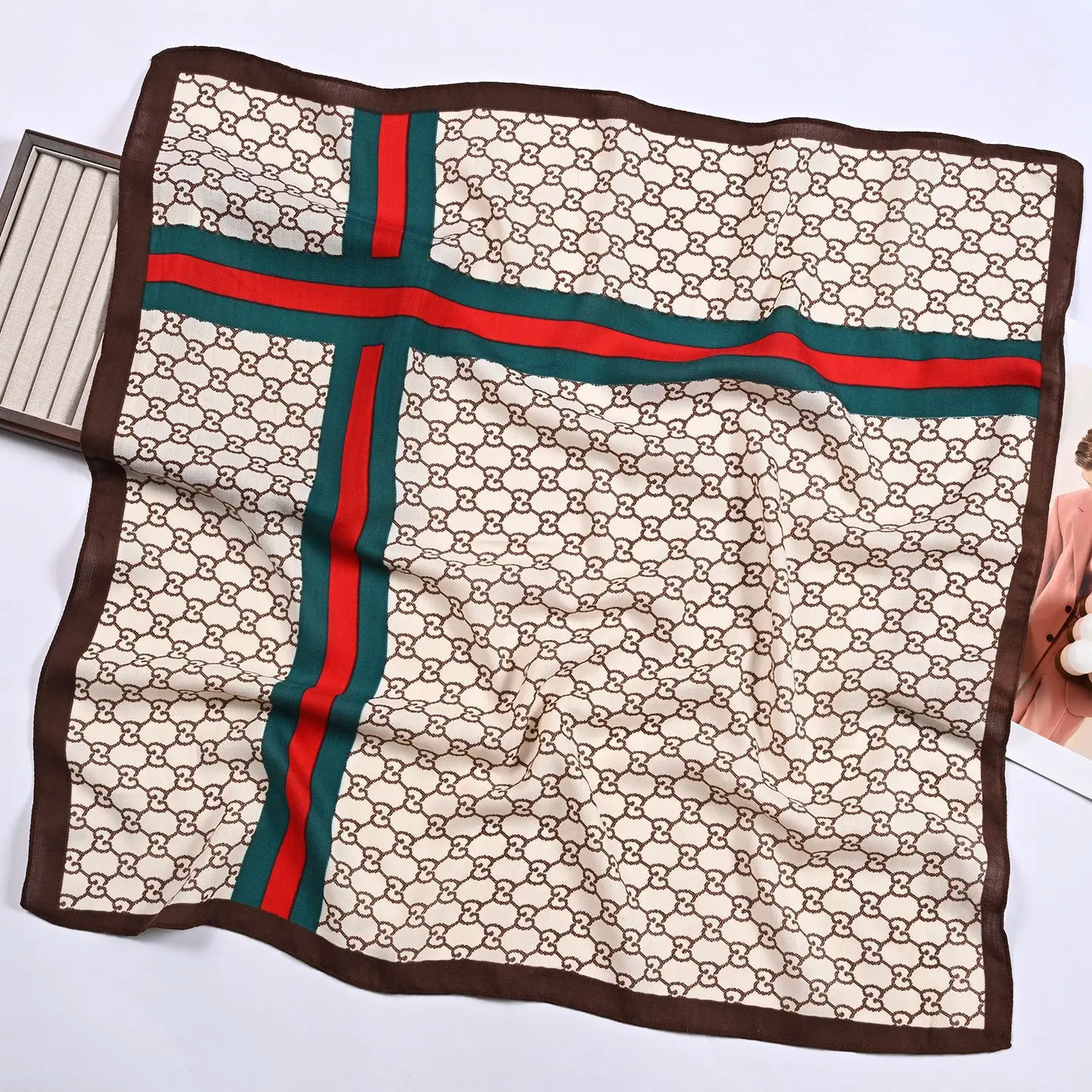 

Новый шелковый шерстяной теплый шарф с узором «елочка» 70 см, бархатный квадратный женский универсальный шарф, маленькая шаль, модный тренд