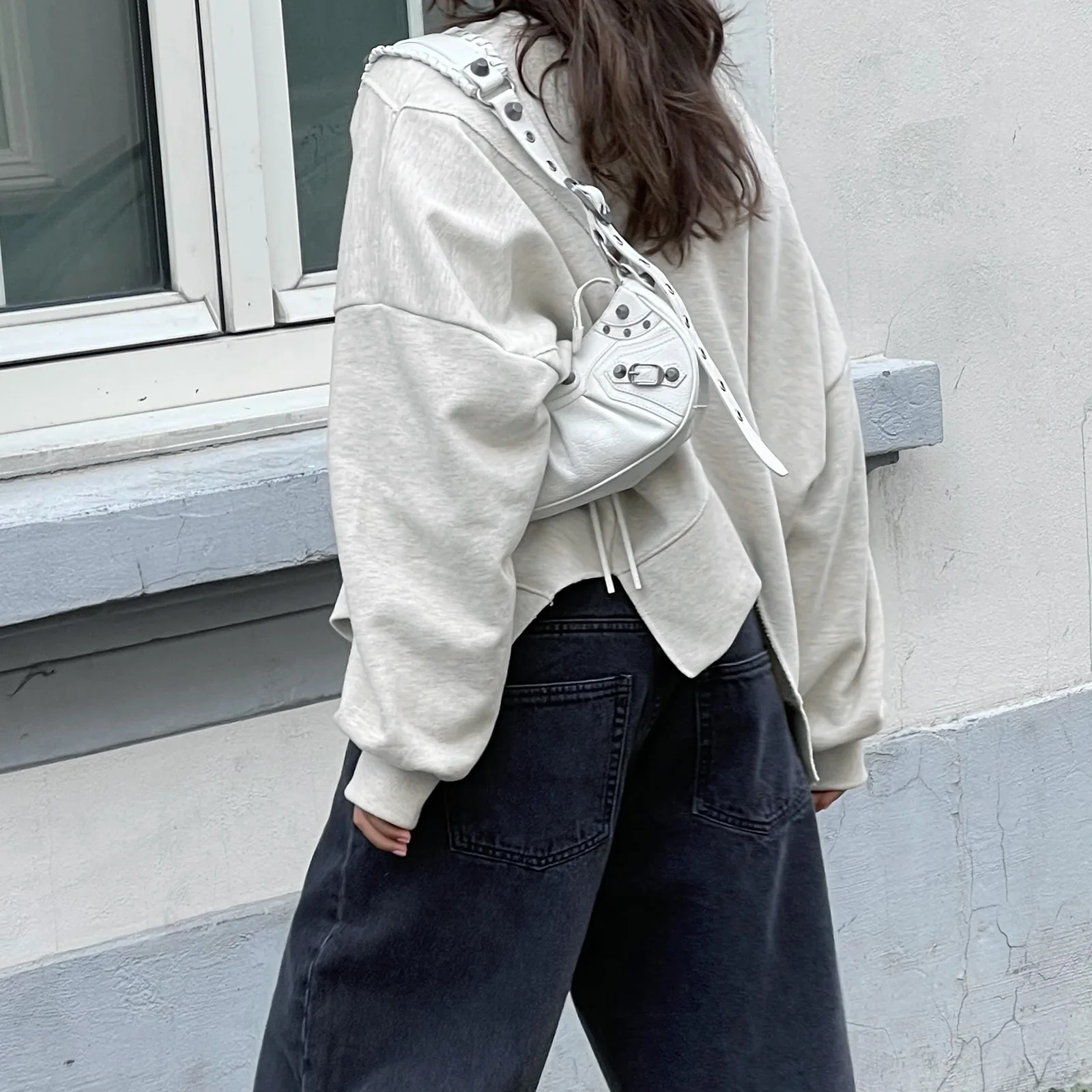 سويت شيرت نسائي، أكمام طويلة، رقبة دائرية، بلوفر بقلنسوة فضفاض غير منتظم، ملابس علوية غير رسمية