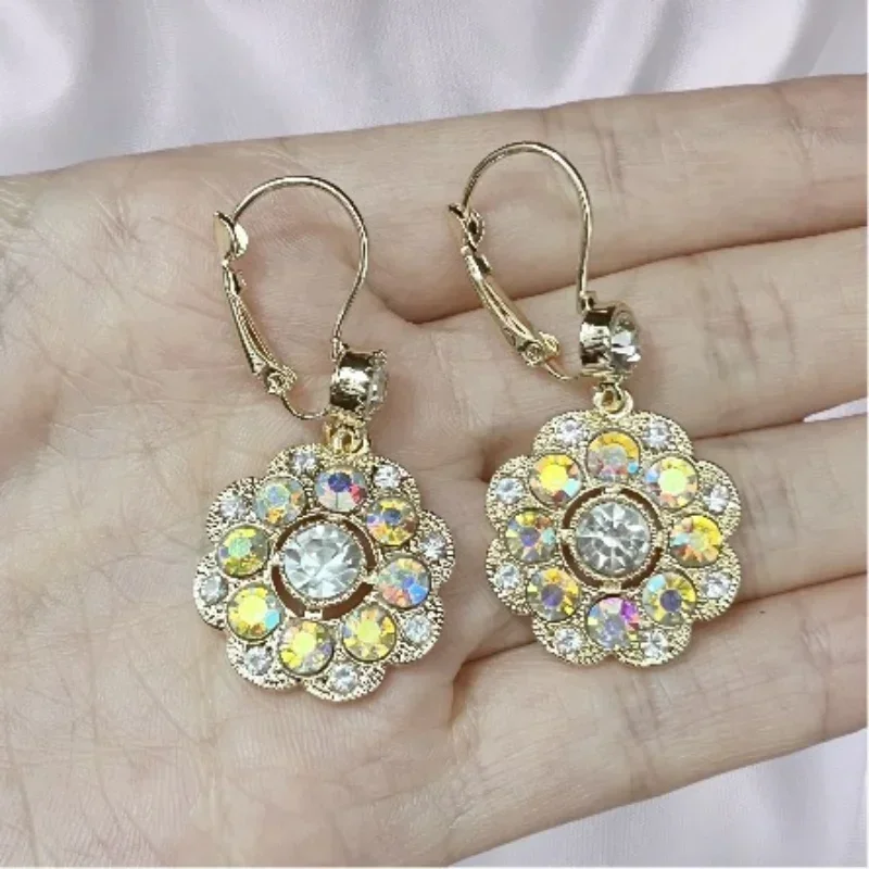Chenrui's New Exquisite and Fashionable Zircon Set Earrings with A Dual Tone Hollow Flower Hanging Style As A First Accessory
