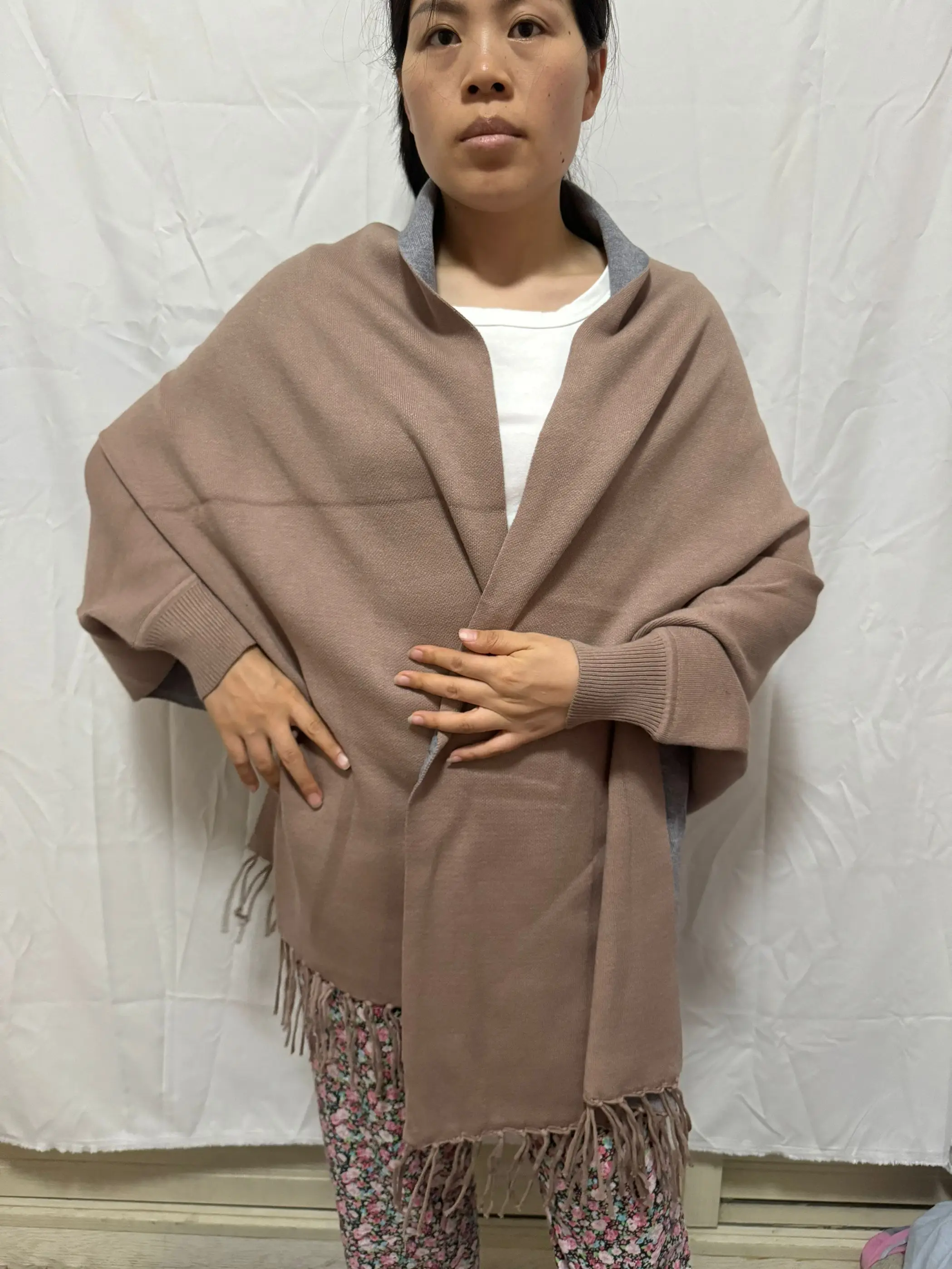 

2024 Winter Knitted Poncho Tassel Khaki Grey Knitwear Women Autumn Long Batwing Sleeves Cape Cardigan Overcoat