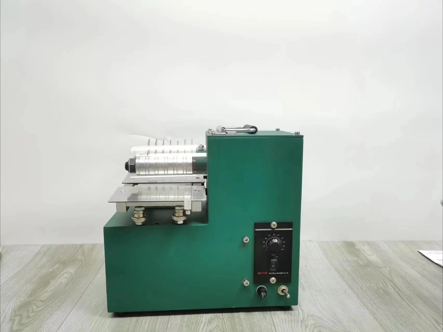 Non-woven Product Material Cutting Small Cutting Machine Double Head Speed Adjustable Leather Strip Nonwoven Slitting Machine