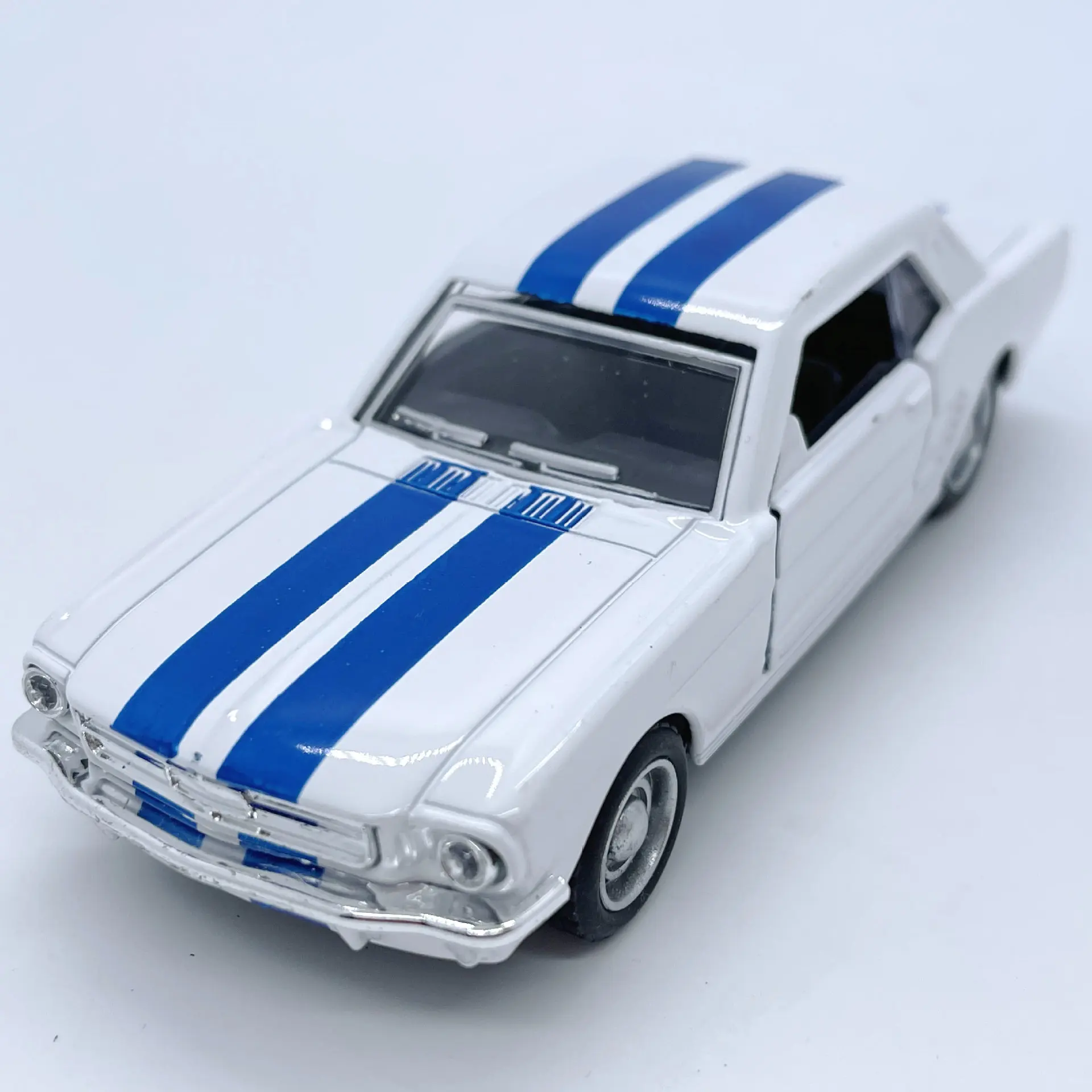 1:32 Legering Klassieke Auto Speelgoed Simulatie Retro Dubbele Deur Trek Auto Klassieke Auto Kinderen Speelgoed Inertie Auto Desktop Decoratie