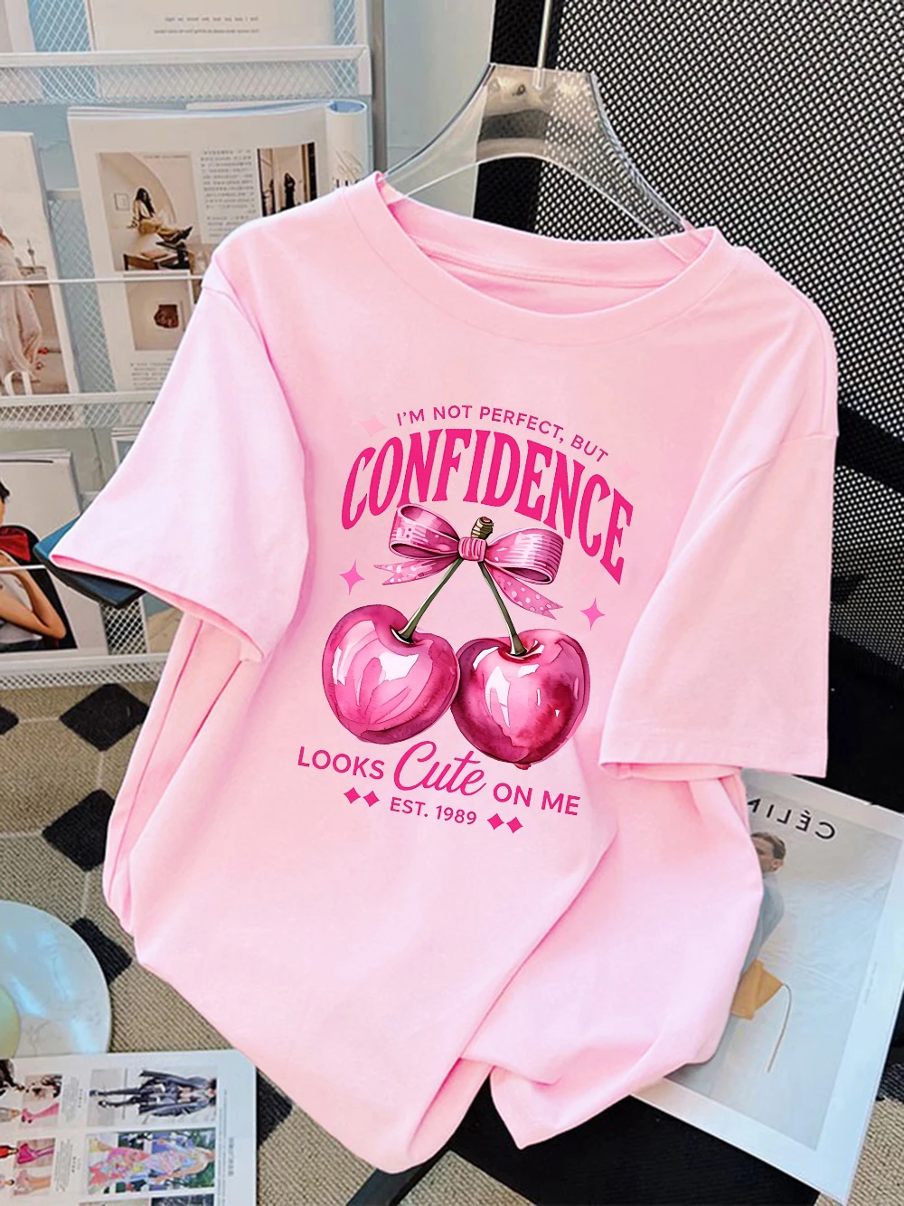

Летние футболки из 100% хлопка, женские розовые топы с принтом Cherry Est 1989, удобная мягкая футболка с круглым вырезом, универсальная женская одежда