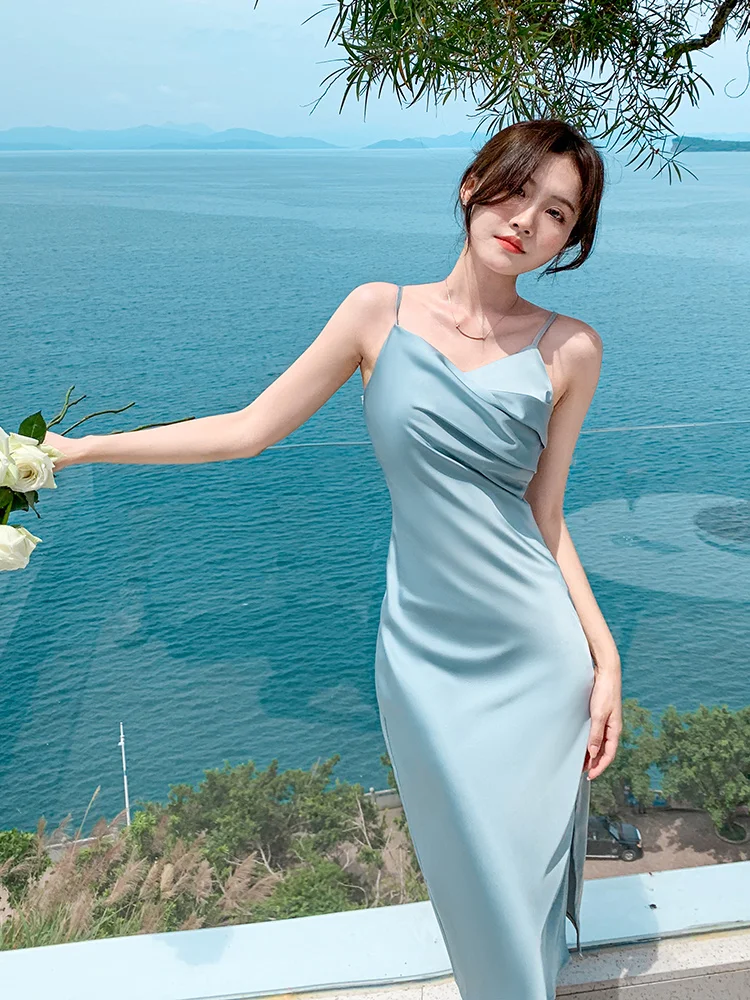 الصيف الحمالات فستان طويل المرأة الجنية بلون فستان بلا أكمام الإناث أنيقة سوينغ طوق الساتان حزام فستان الشاطئ C174