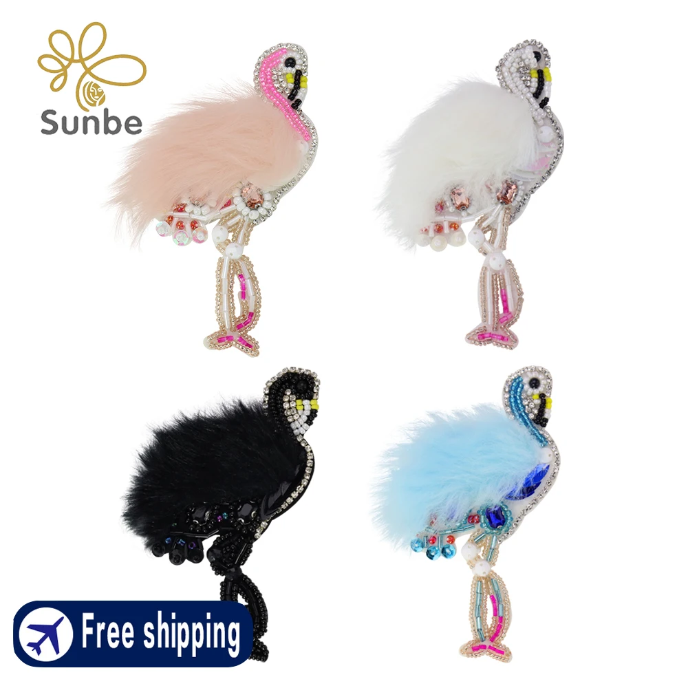 งานเย็บฟลามิงโกหลากสีปุยบนแพตช์ชุดประดับด้วยลูกปัดแบบทำมือกระเป๋าตกแต่งจักรเย็บผ้ารูปนกทำมือ