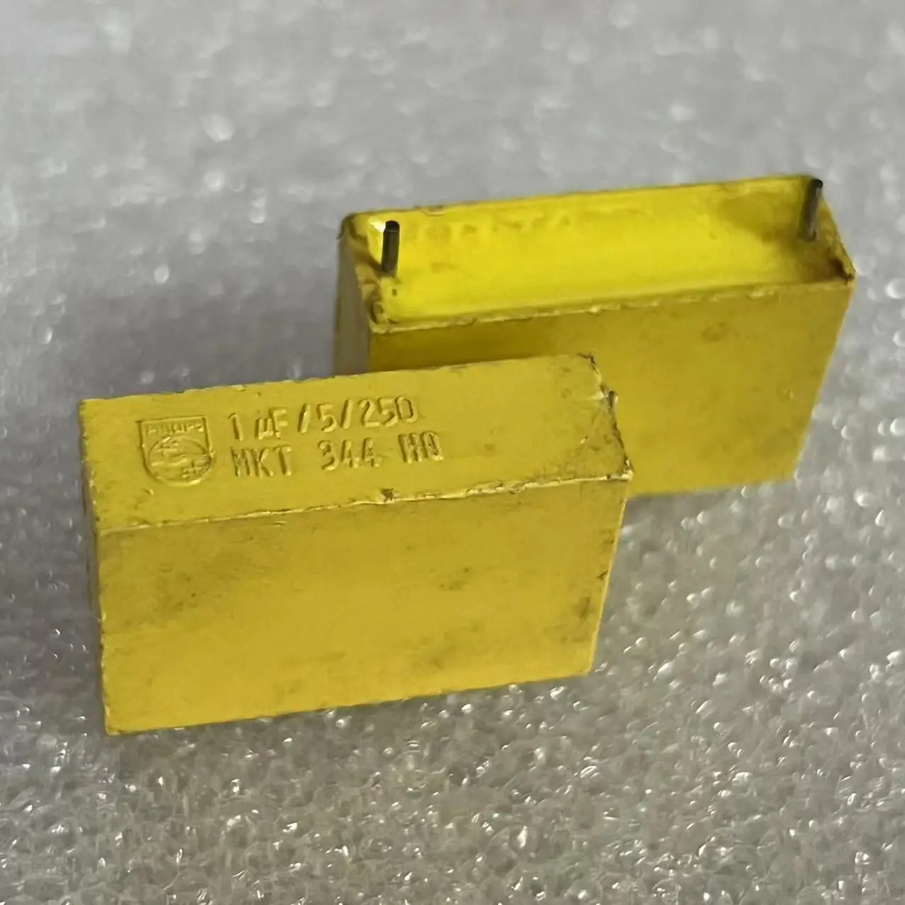 50pcs  Removed Dutch Philips MKT 1UF 250V for yellow face crossover coupling capacitor
