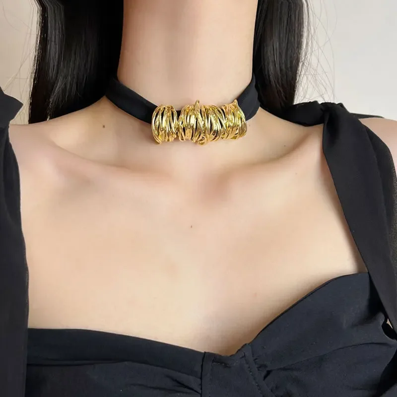 

European and American niche hollow metal woven black strap bow sweet and cool versatile necklace