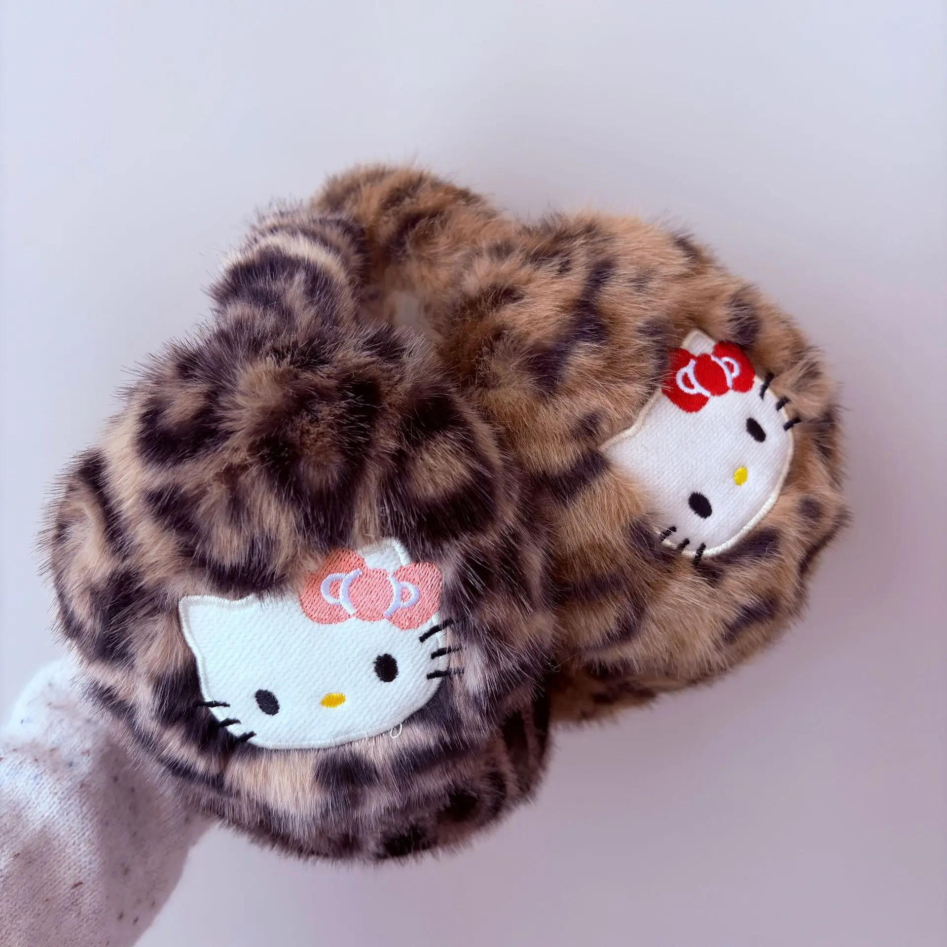 헬로 키티 귀마개 겨울 따뜻한 귀마개 만화 표범 인쇄 애니메이션 감기 보호 선물용 1개