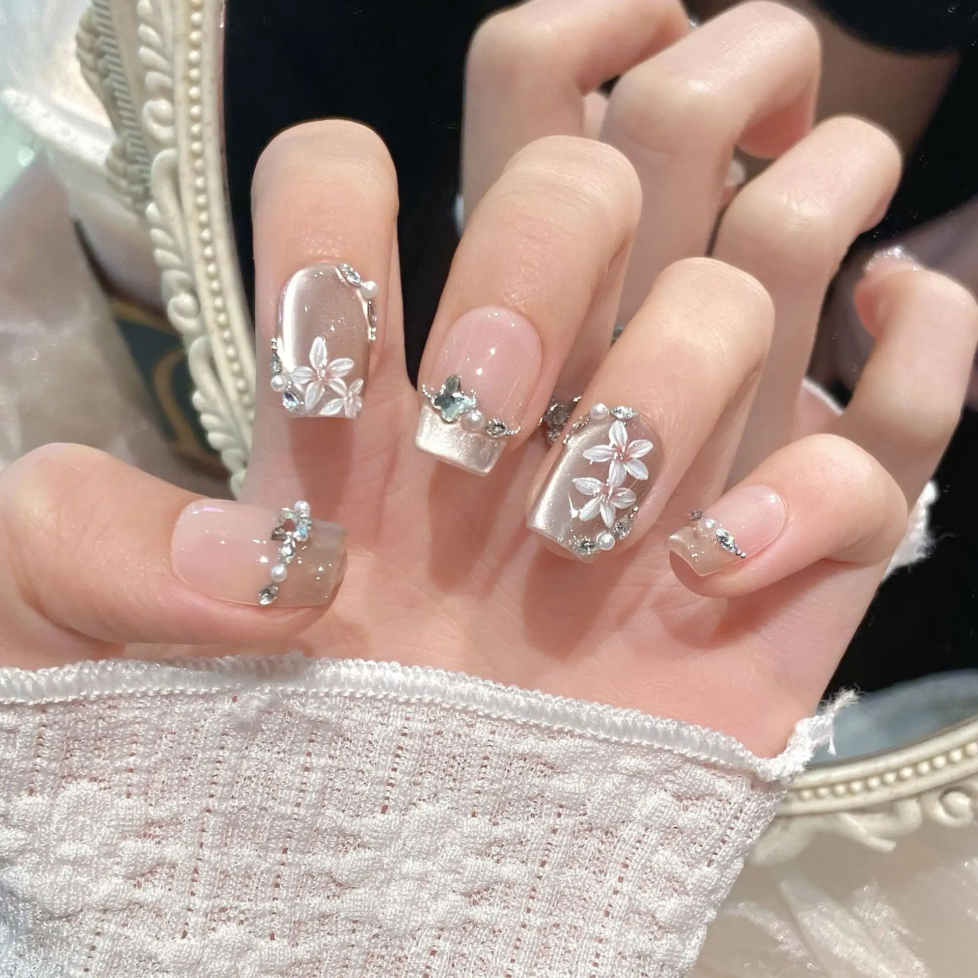 اليدوية الملوكية الأرجواني قصيرة الصحافة على الأظافر مع حجر الراين قابلة لإعادة الاستخدام الكورية وهمية مسمار مع الغراء الاصطناعي الاكريليك مسمار مانيكير