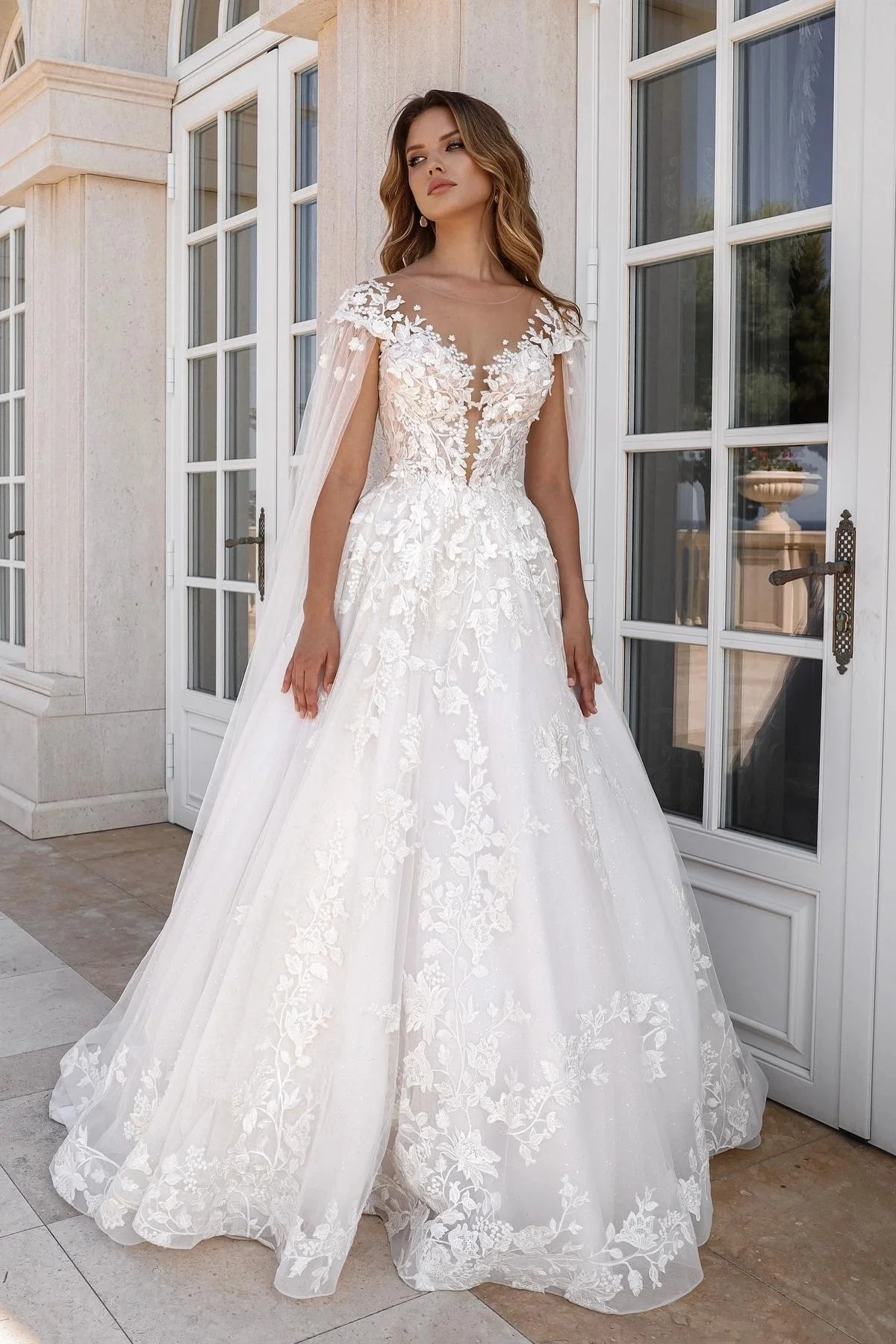 Abiti da sposa semplici in tulle con linea A lunghi per la sposa 2025 Abiti da sposa con applicazioni in pizzo con scollo a V e maniche ad aletta personalizzati