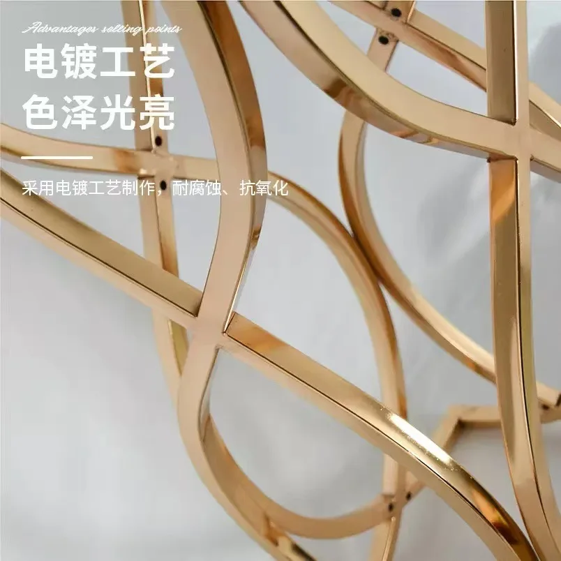 ขาตั้งดอกไม้หรูหราสไตล์ใหม่, ฉากต้อนรับงานแต่งงาน, ขาตั้งดอกไม้บอกทาง, ลายฉลุสีทอง, ตกแต่งดอกไม้บนโต๊ะ