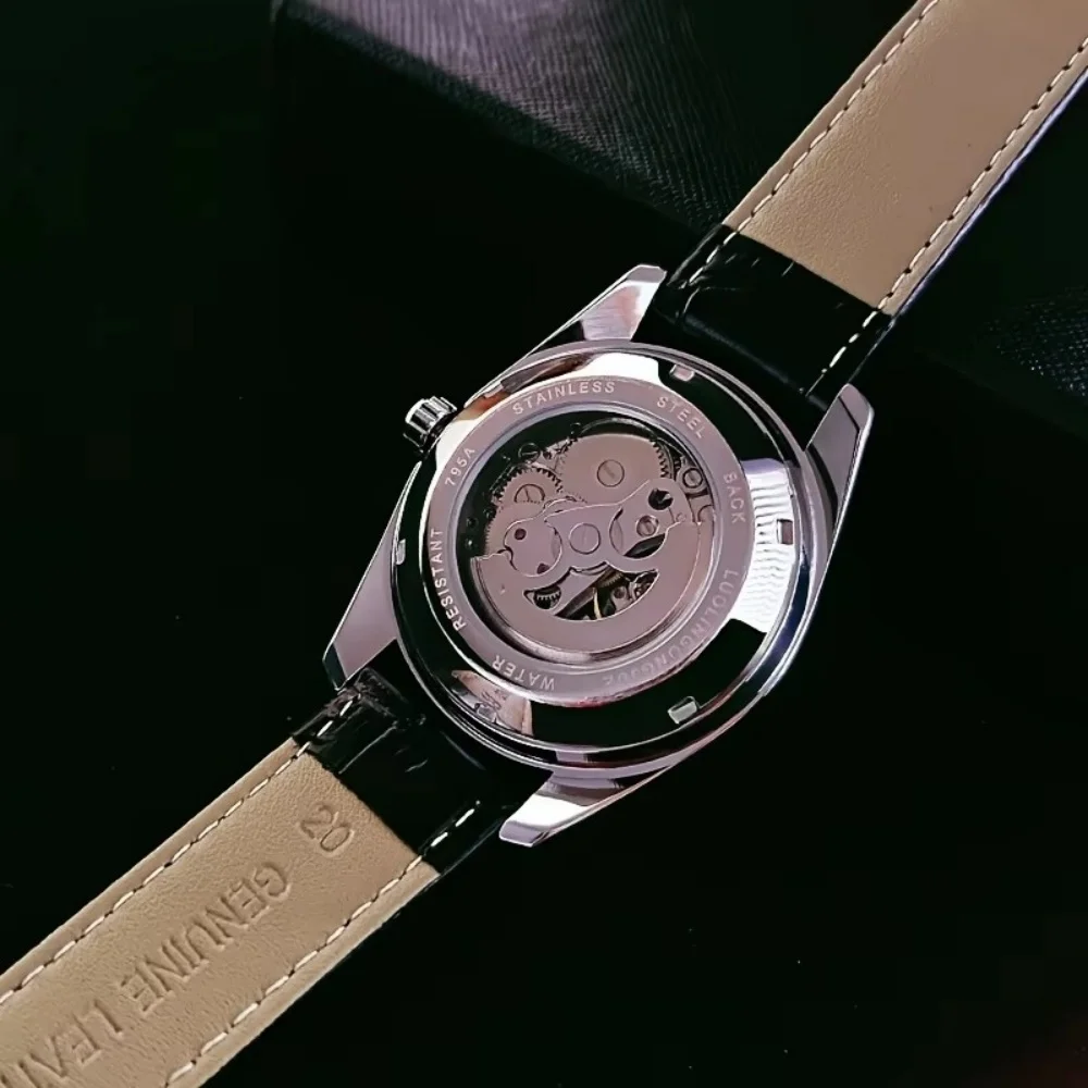 High-End Trendy Men's Skeleton Flywheel Mechanical Watch, Fully Automatic Winding Mechanical Movement Without Batteries, Cool Open-Face Transparent Mechanical Structure, Waterproof and Luminous, Soft and Comfortable Strap That Won'T Cause Fatigue Even When Worn for Long Periods, Business Luxury Style, Versatile and Elegant, a High-End Gift for Boyfriend or Husband on Birthdays and Holidays