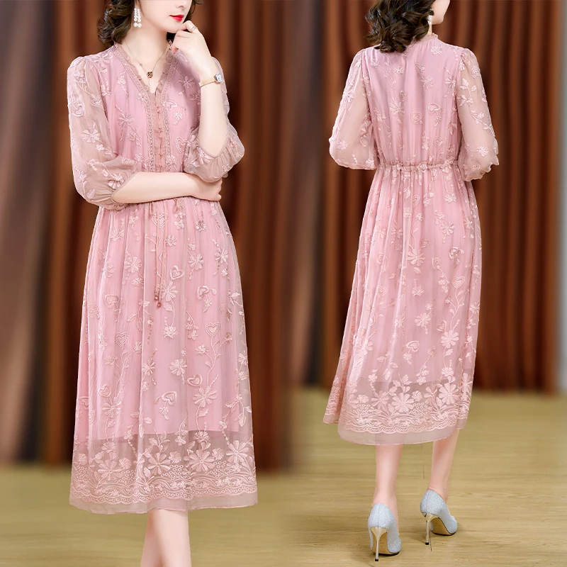 ZUO MAN RU 2023 Spring and Summer New Silk Embroidery Dress V Neck Elegant Style Medium Length Silk Pink Large Dress