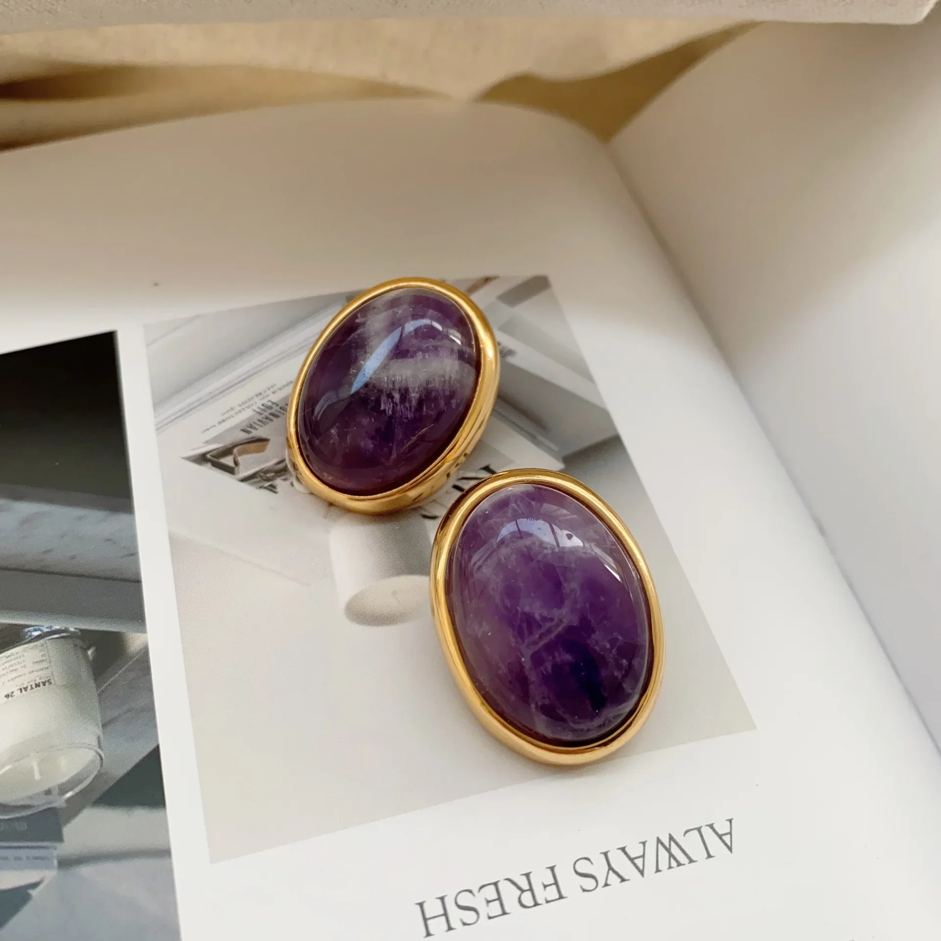 

Vintage Palace Oval Amethyst Crystal Earrings High-grade French Light Luxury European and American Personality Women's Jewelry