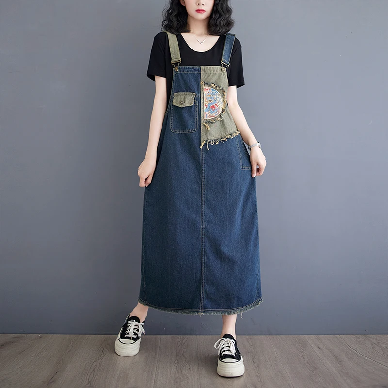 ชุดเอี๊ยมยีนส์ลายดอกไม้สไตล์จีนใหม่สำหรับผู้หญิง ฤดูร้อน ทรงหลวม ช่วยให้ดูผอม ลดอายุ สายเดี่ยว กระโปรงทรงเอ