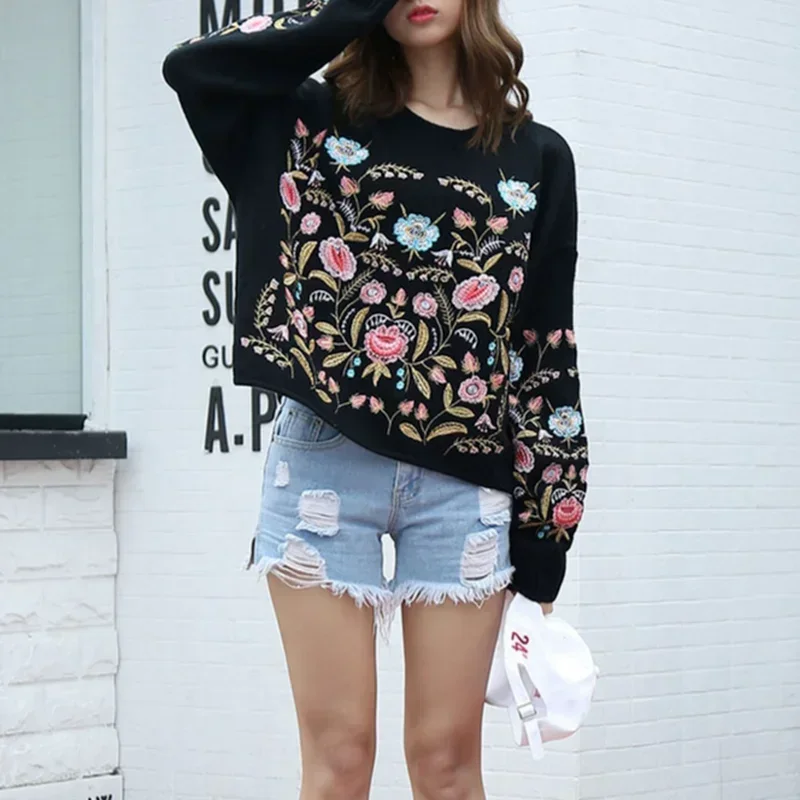 Spring 2024 Vintage Round Collar Flowers Embroidery Top Loose Korean Autumn Autumn Long Sleeve za Women New Fashion Sweater Y2k