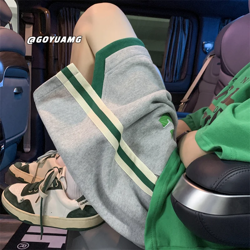 

Мужские летние тонкие спортивные повседневные свободные шорты в американском стиле для подростков, баскетбольные бриджи до колена, в полоску, со средней/низкой талией, свободного кроя.