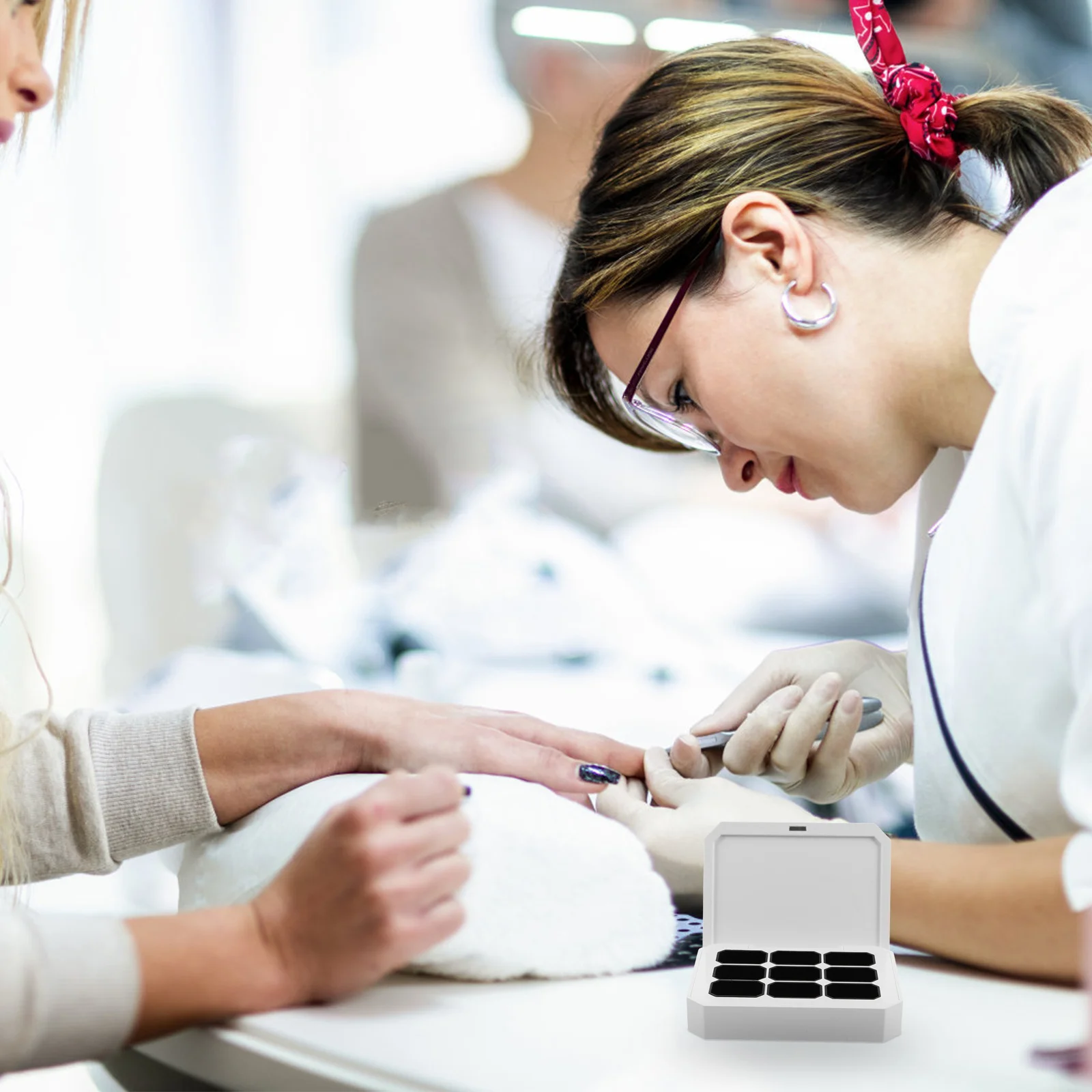 

Portable Nail Art Palette Box Divider Container for Gel Polish Eyeshadow Organizer Small Capacity Easy to Carry Storage