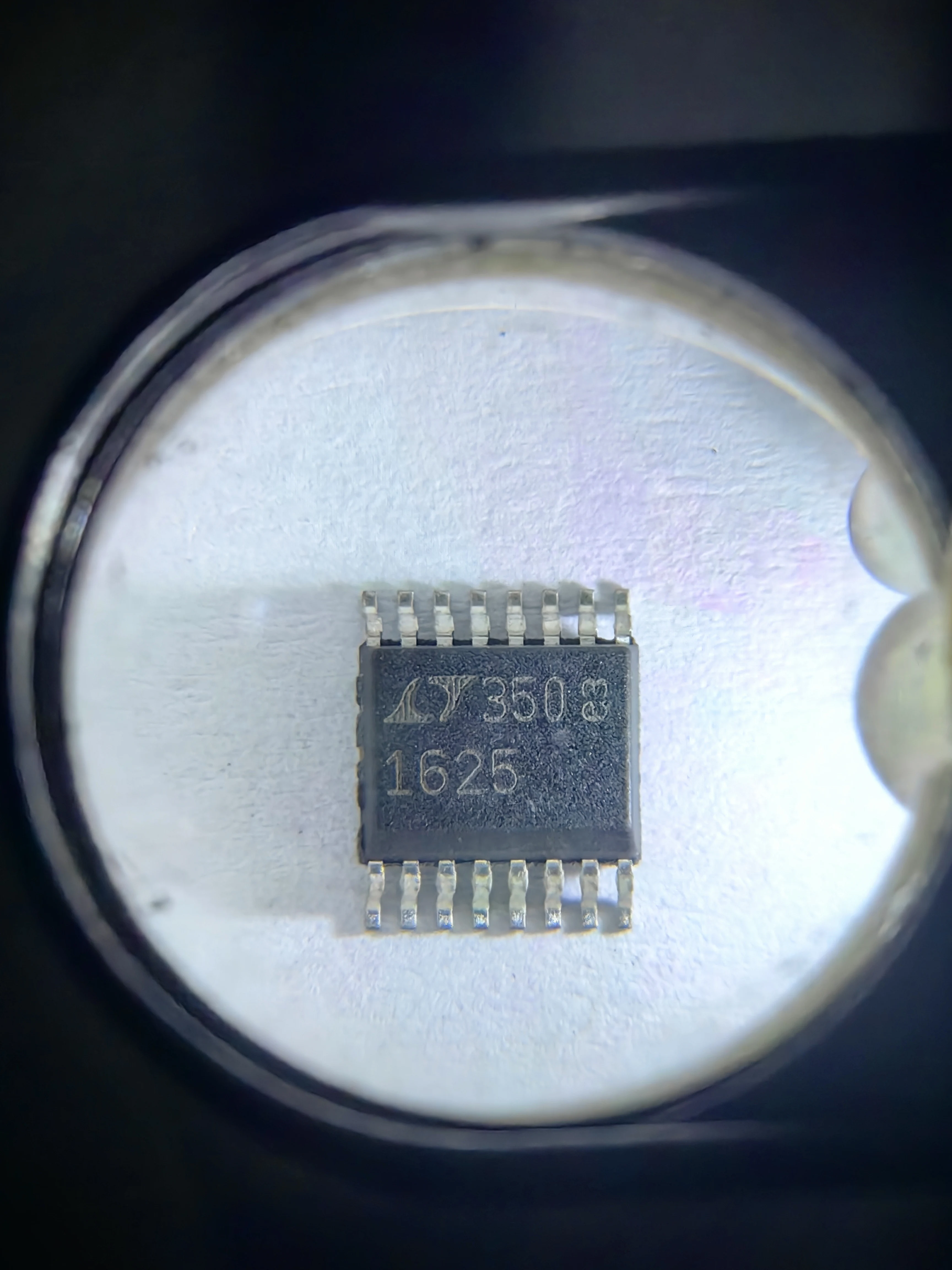 LTC1625CGN LTC1625CS LTC1625IGN LTC1625IS LTC1625-RSENSE Current โหมด Synchronous Step-Down Switching Regulator