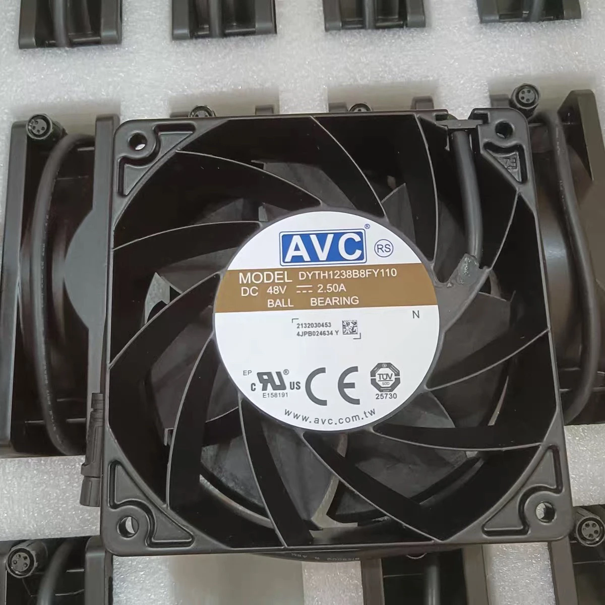 

AVC DYTH1238B8FY110 48 В 2,5 А 12038 IP68 Водонепроницаемый охлаждающий вентилятор