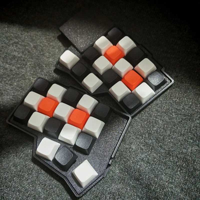 NEW Corne V4.1 分割キーボード タッチパッド付き 3x5レイアウト 有線 RGB カスタマイズ可能 ホットスワップ対応 人間工学に基づいたゲーマー向けデザイン DIY ゲーマー向け