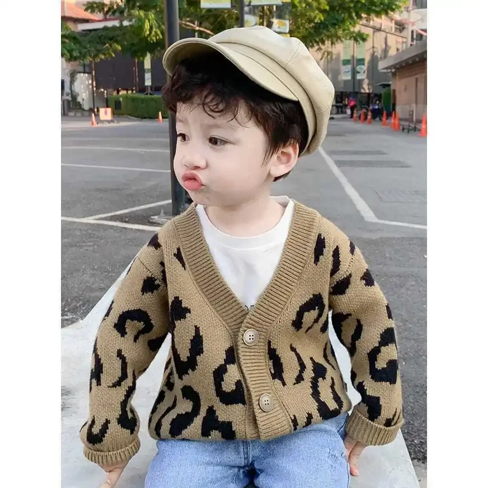 Childrens Clothing and Outerwear 2024 New Fashion Autumn and Winter Girls Baby Sweater Cardigan Autumn Fashion Trend