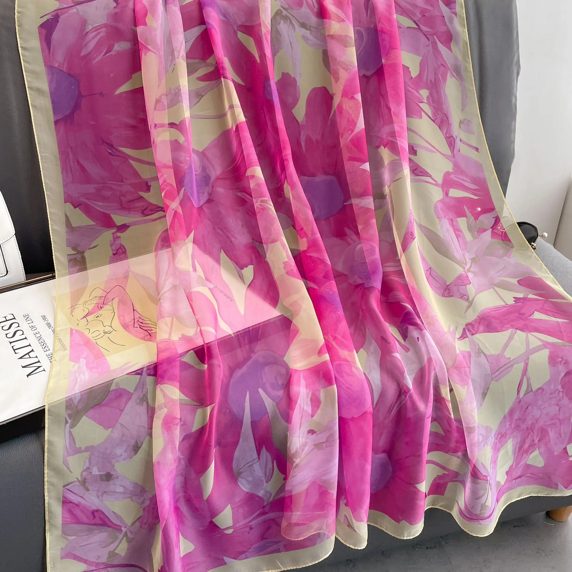 New Fashion Pink Silk Scarf Soft Stoles Women Summer Hijab Scarf Luxury Print Sunscreen Shawl Wraps Bandana Ladies Head Scarves