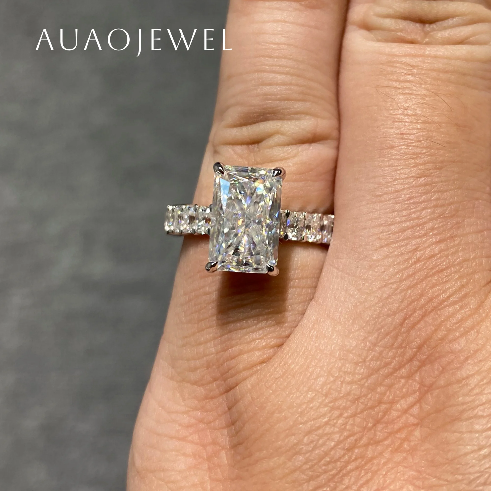 

AUAOJEWEL 7X11Mm Radiant Cut Moissanite Fashion Ring With Certificate 2X3Mm Side Stones Luxury Designer 18K Real Gold Jewelry