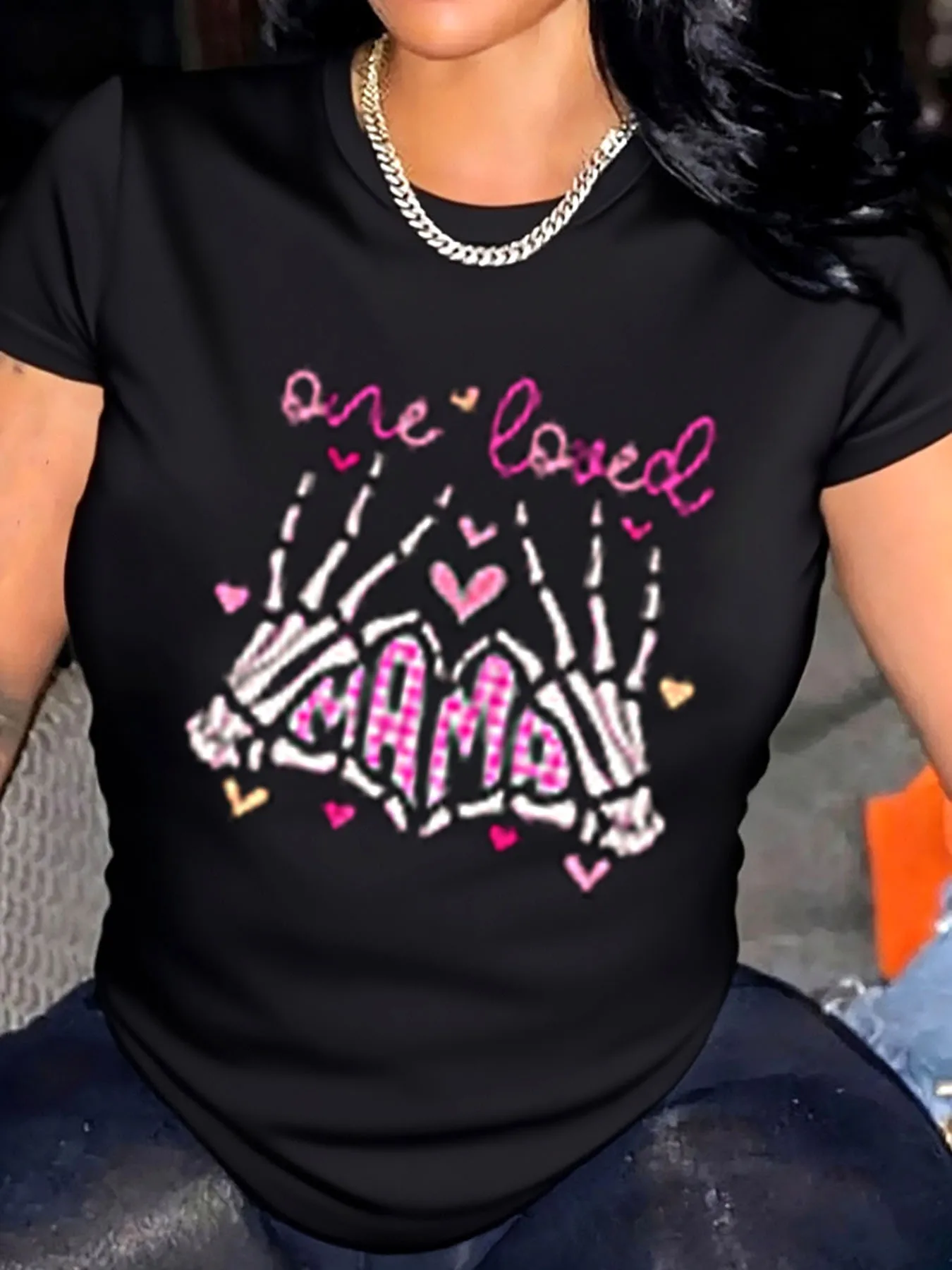 Camiseta feminina plus size Halloween esqueleto mão um amado estampa camuflada roupa externa