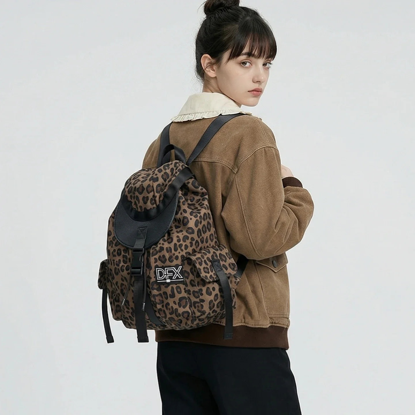 

Женский рюкзак с леопардовым принтом, повседневный модный универсальный рюкзак с клапаном на шнурке, легкая сумка для ежедневных поездок, сумка для девочек-студенток