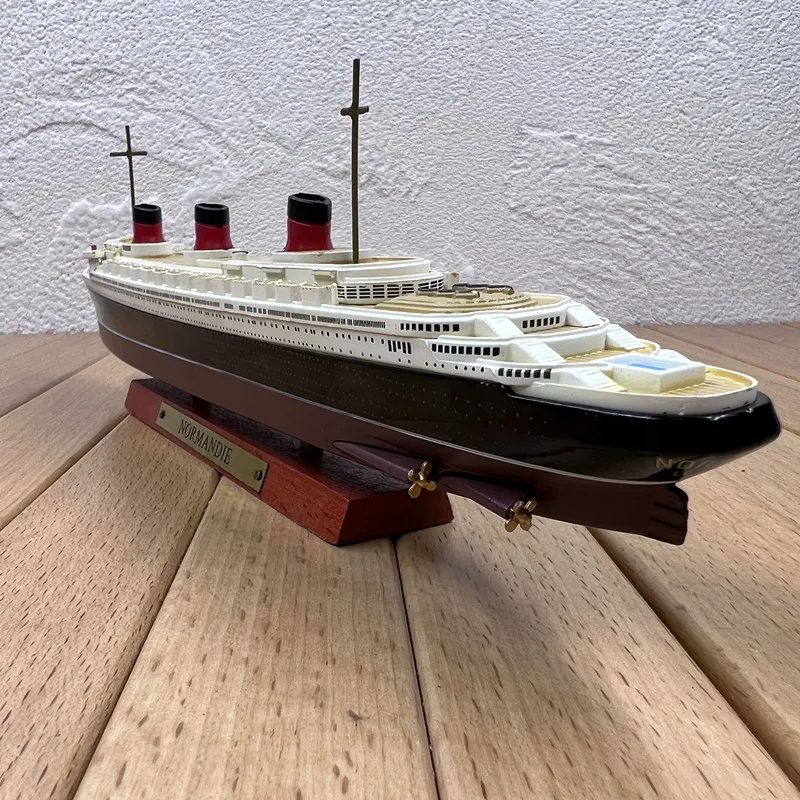 1: 1250 alloy luxury cruise ship model,classic ship decorations,original packaging collection gifts,wholesale