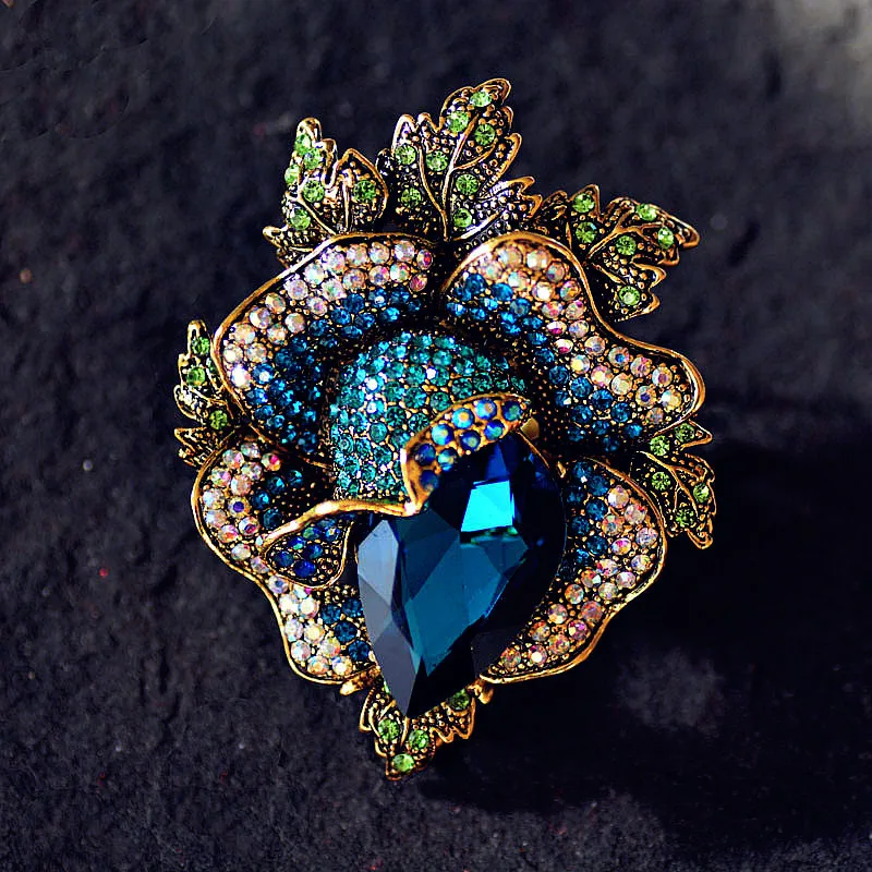 

Light Luxury Crystal Brooch for Women, Elegant Rhinestone Flower Lapel Pin, Sparkling Shiny Suit Coat Decorative Clip for Party
