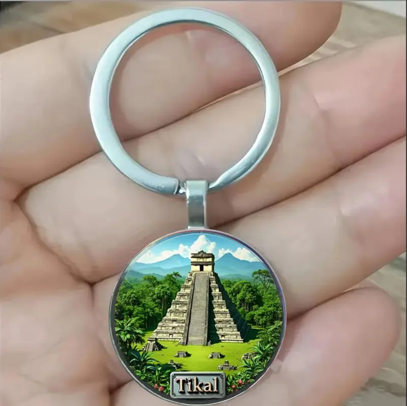 La elección ideal para llaveros, mochilas y artículos de viaje en las ruinas de Tikal de la civilización maya, es el regalo perfecto para