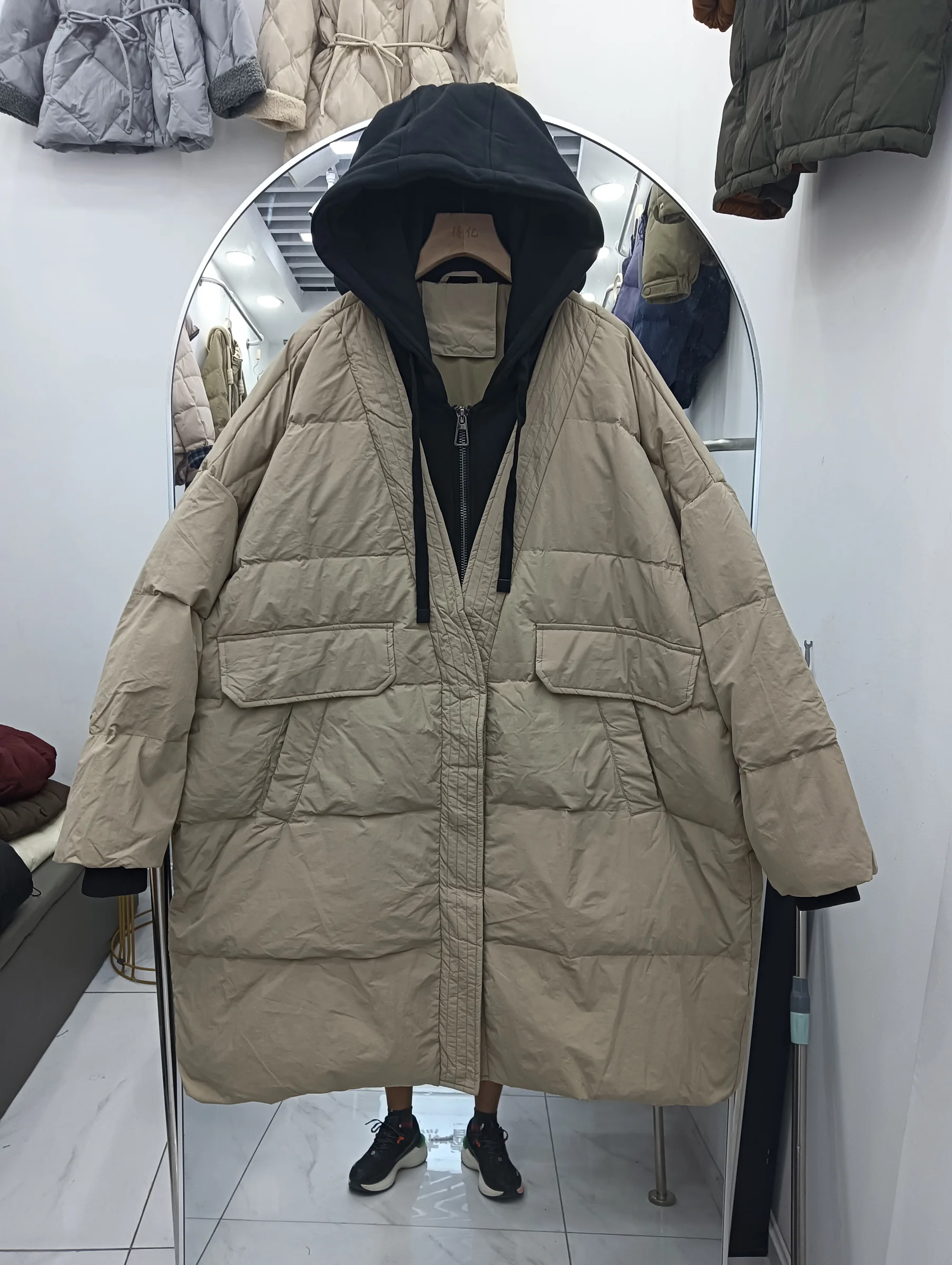 سترة نسائية جديدة موديل 2025 متوسطة الطول بقلنسوة كورية من Jaet ملابس خارجية حرارية من ريش الدفء باللون الأبيض