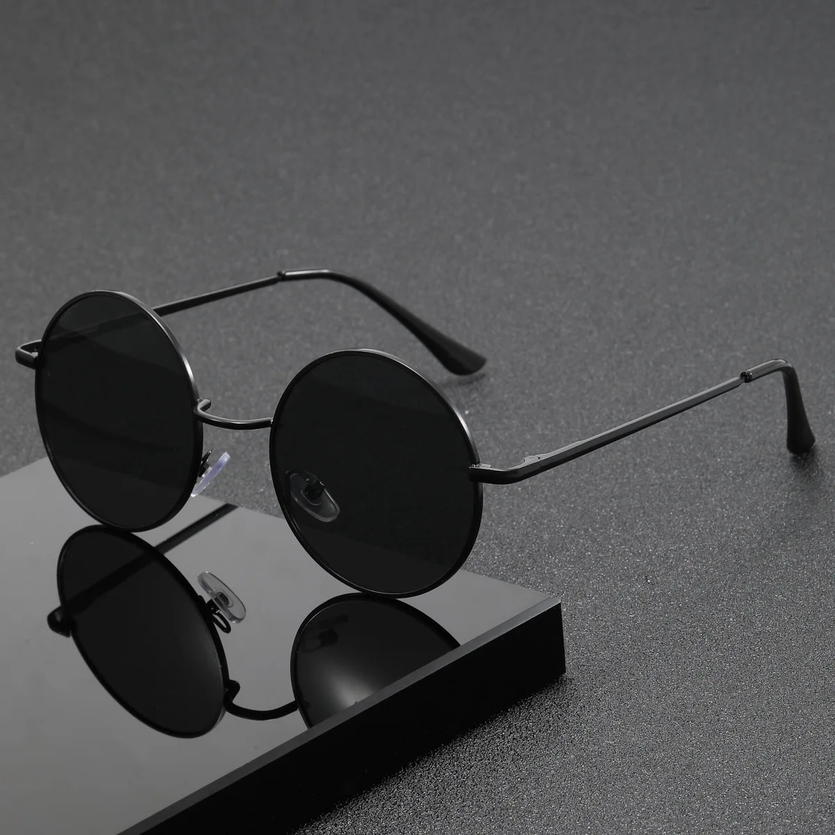 New Small Round Women Sunglasses Trendy Luxury Design Metal Frame Shades UV400 Eyewear for Man Classic Vintage Sun Glasses image 3