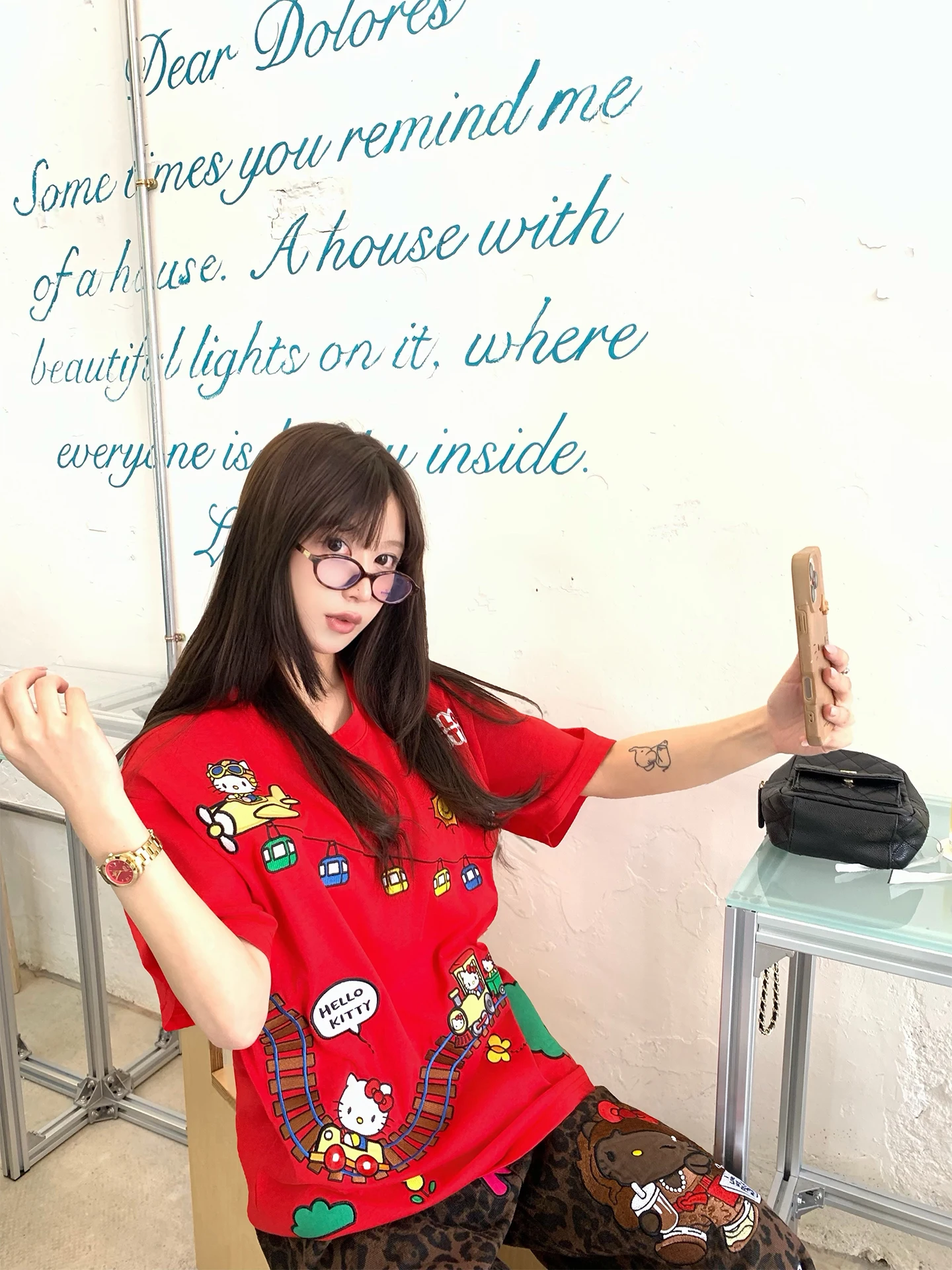 

Красная футболка с вышивкой, женская повседневная футболка с коротким рукавом, веселый и легкий топ с круглым вырезом, весна-лето, новинка