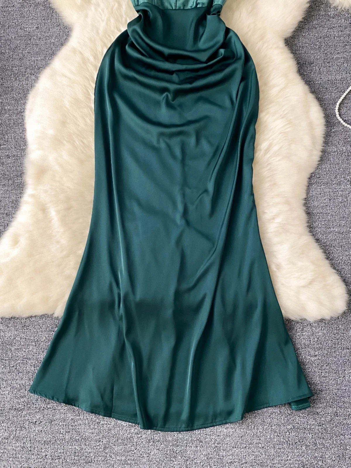 우아한 새틴 랩 드레스 여성의 세련된 백리스 피쉬본 슬리밍 스트랩 모든 계절을위한 중간 길이 한국 스타일 a 라인 드레스