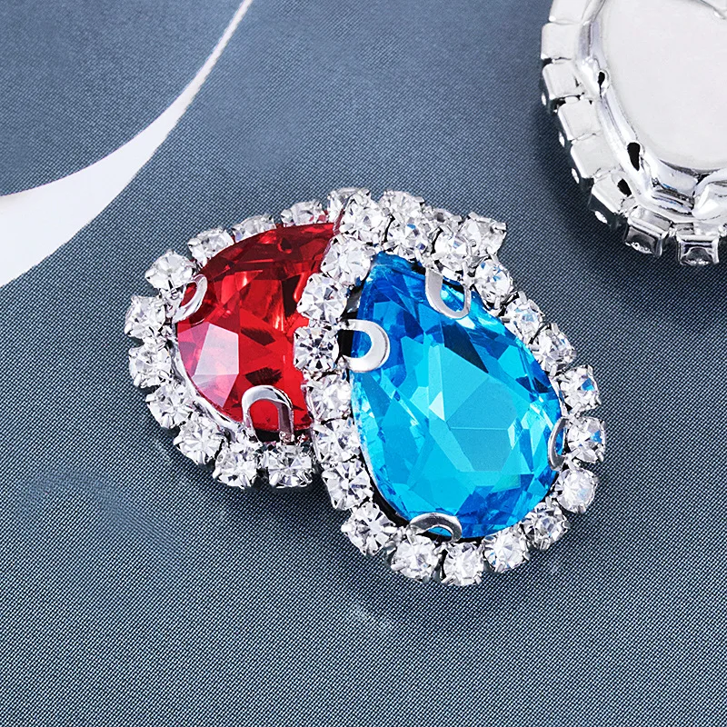 Strass con montatura in cristallo di vetro a 21 colori, fibbia a forma di goccia, accessori per cucire con fondo in oro/argento, utilizzati per il