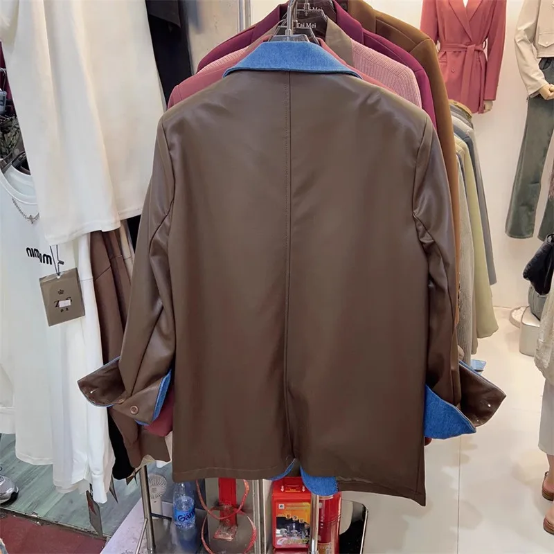 Chaqueta de cuero PU para mujer, chaqueta vaquera empalmada de cuero de moda para traje, abrigo de cuero con un solo pecho y bolsillo para primavera y otoño 2024