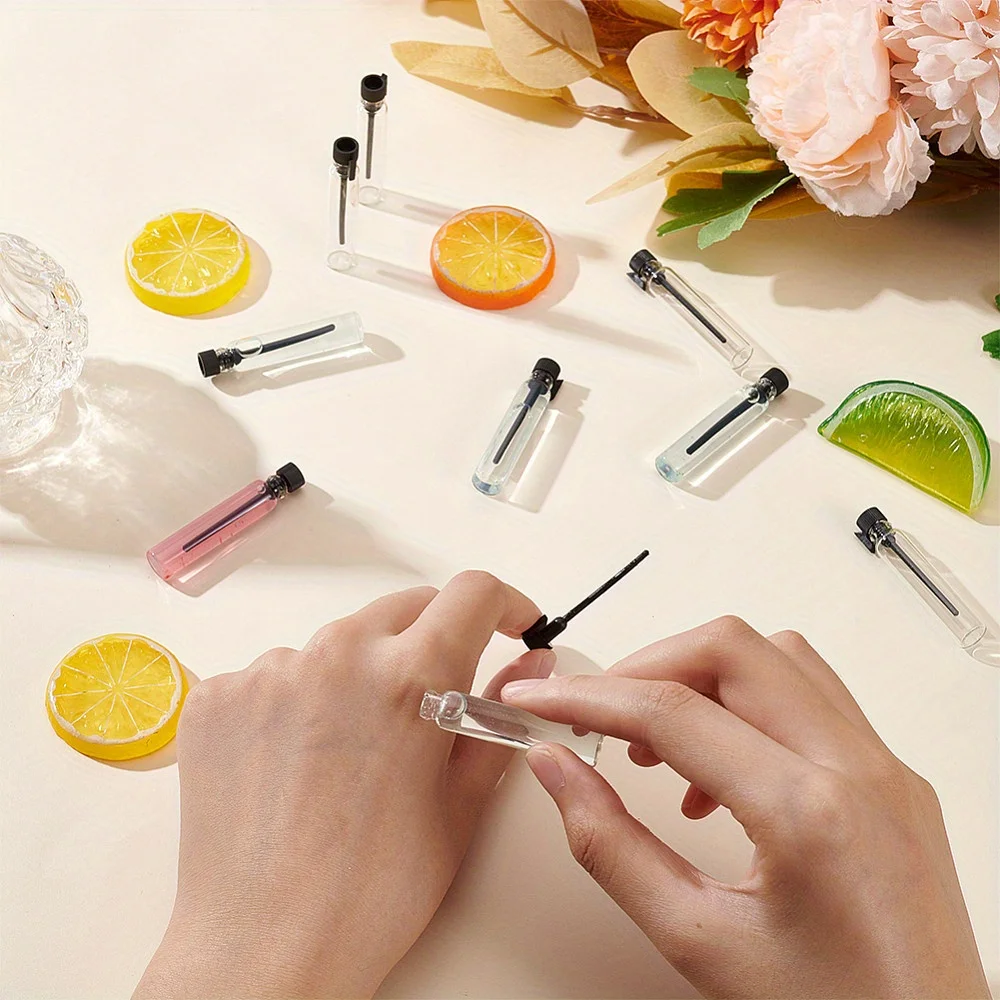 100 pezzi + 10 accessori Campione di profumo riutilizzabile in vetro da 1 ml con 100 flaconi contagocce, 10 pipette da 0,5 ml