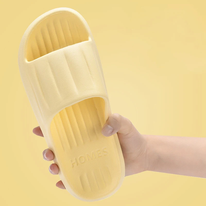 Zapatillas de casa de baño con plataforma gruesa para mujer, chanclas antideslizantes a la moda, suela suave de EVA, tobogán de interior, verano 2025