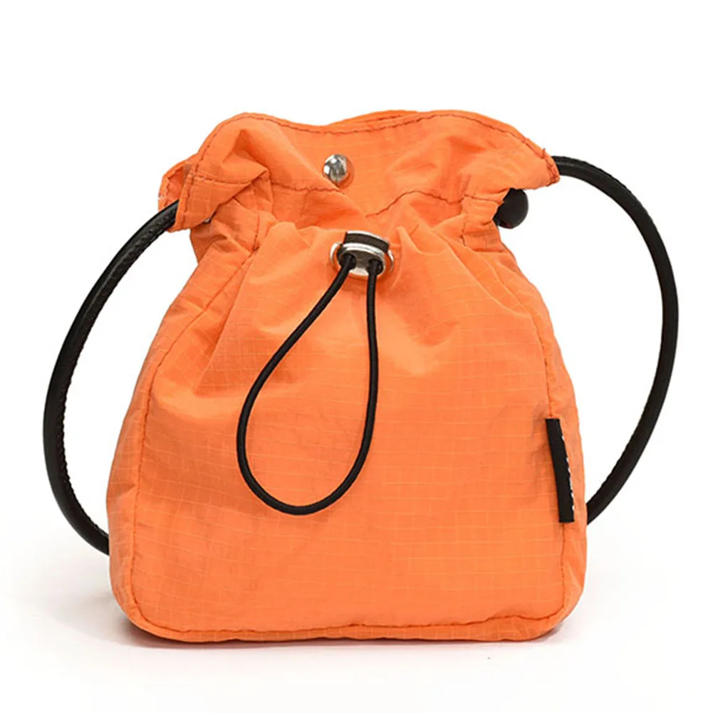 

Women Drawstring Bucket Bag Nylon Shoulder Bag Large Capacity Chic Hobo Bag Solid Color Fashion Tote Bag for Outdoor Travel