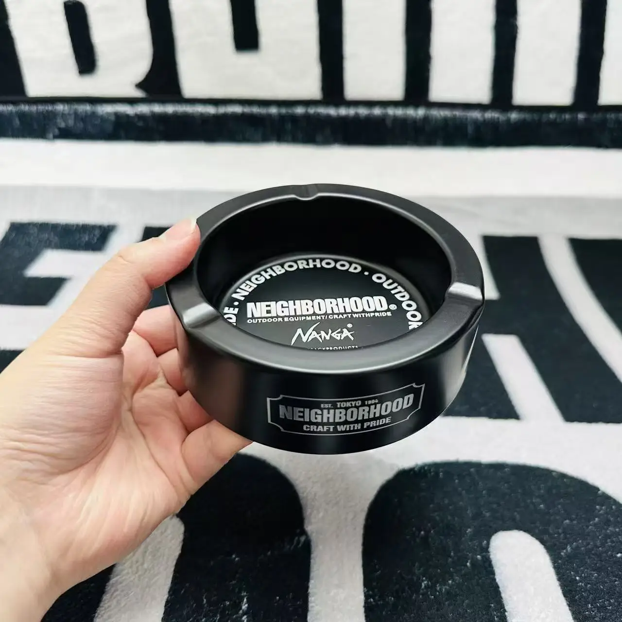 Modern Minimalist Home Decor Silver Thick Stainless Steel Ashtray Trendy Brand Creative Bar Ashtray Practical Household Ash Tray