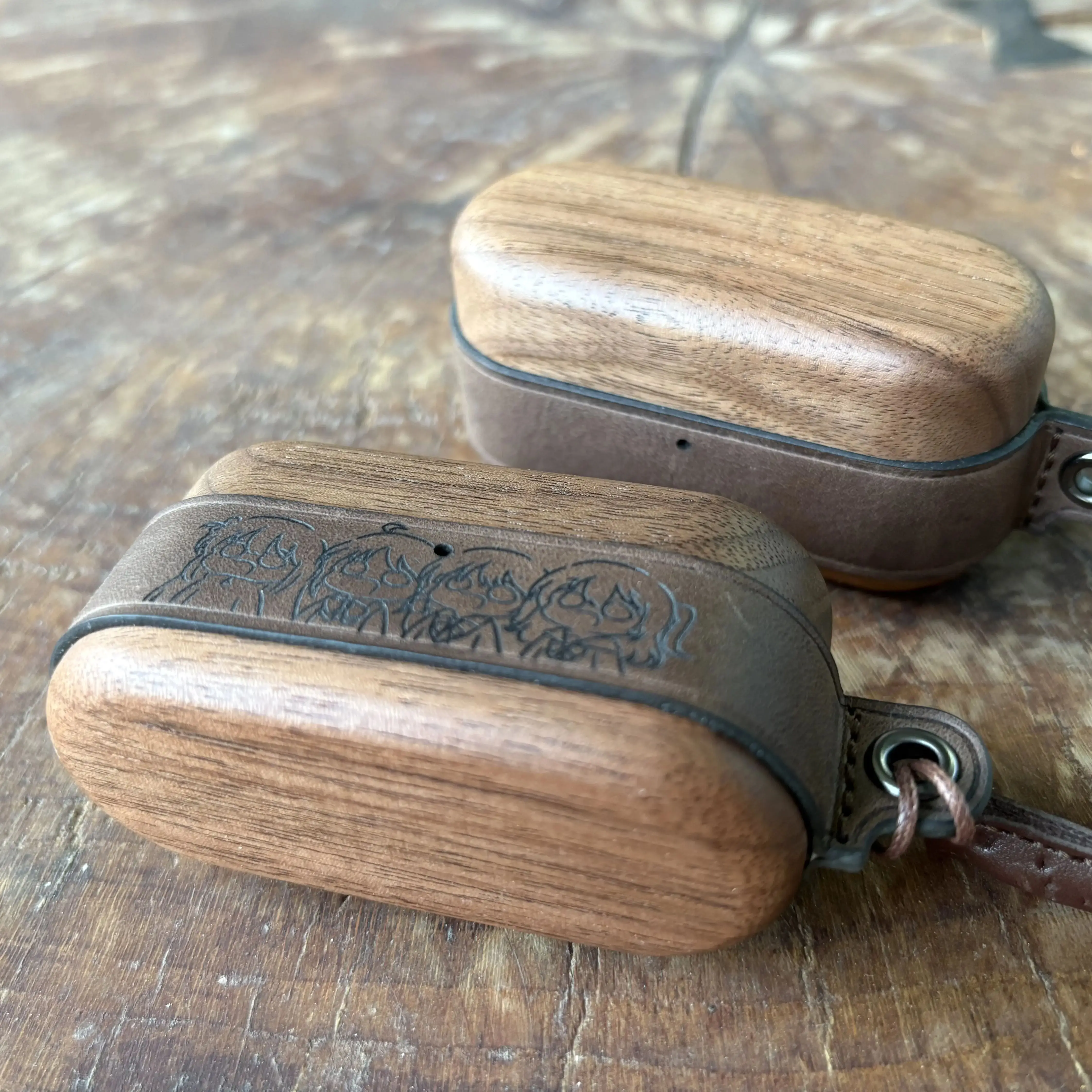 オリジナル木製レトロイヤホンケース Panasonic Technic EAH-AZ100 用、クルミ材製保護カバー