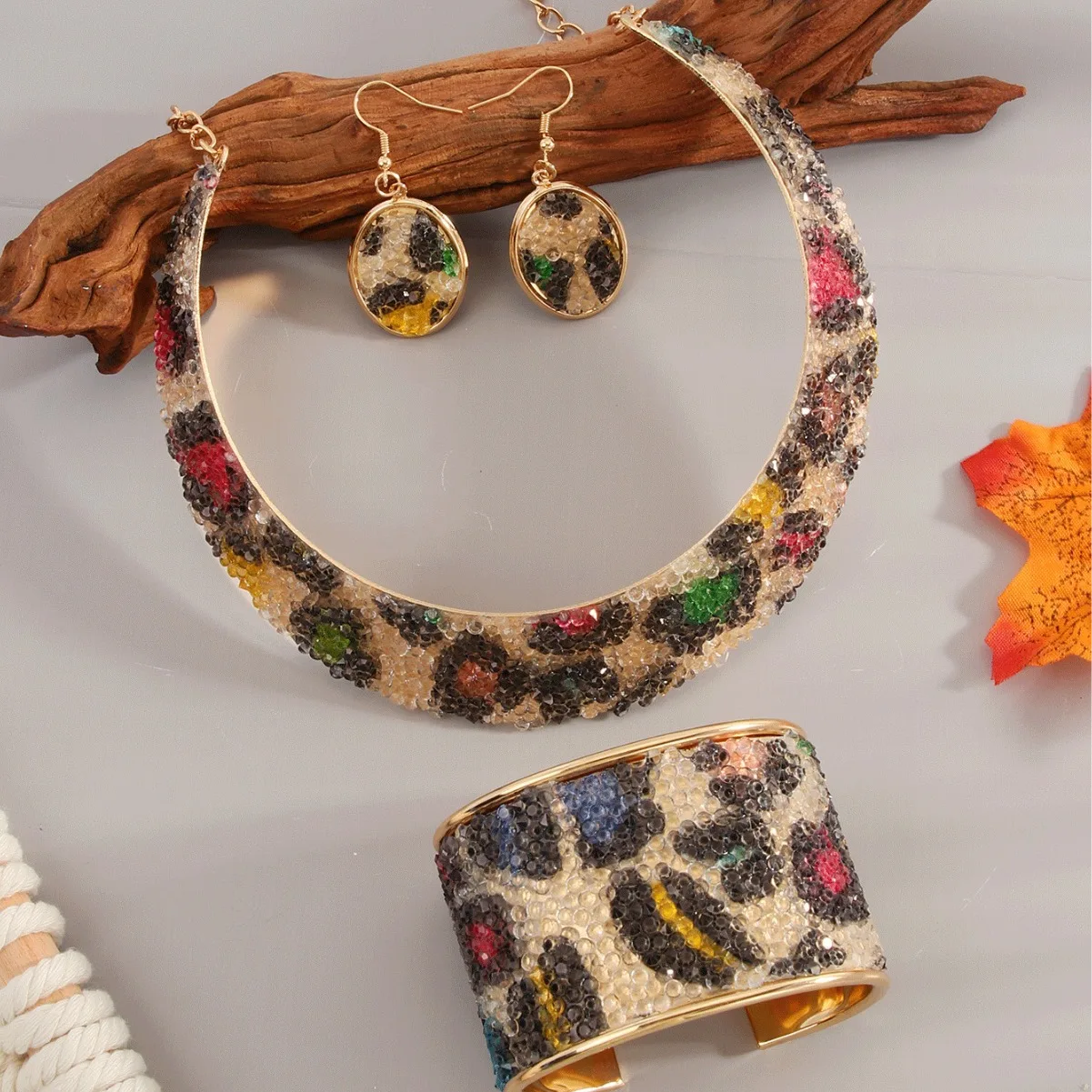

Fashion Leopard Print Jewelry Set 3pcs Sexy Bib Necklace & Dangle Earrings Vintage Elegant Gemstone Design Cuff Bangles